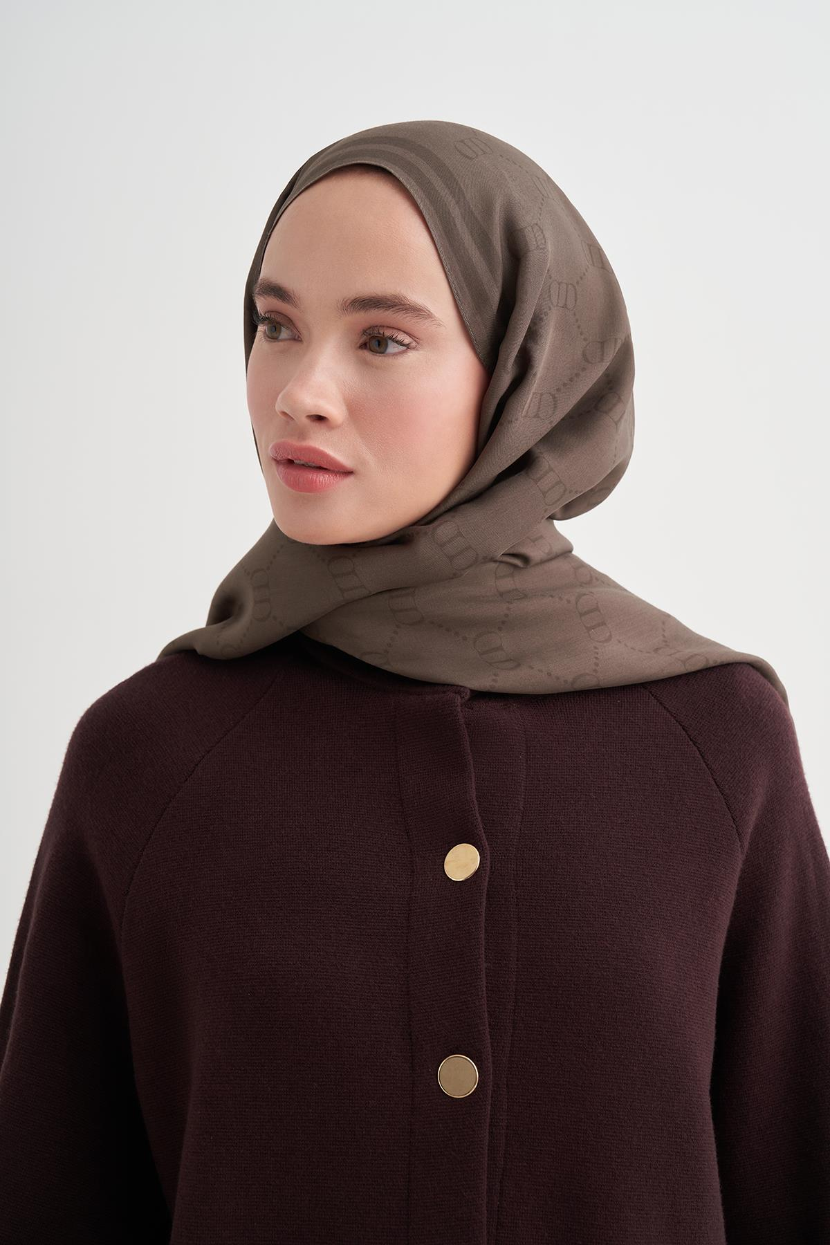 Grace Monogram Floş Şal Soft Kahve