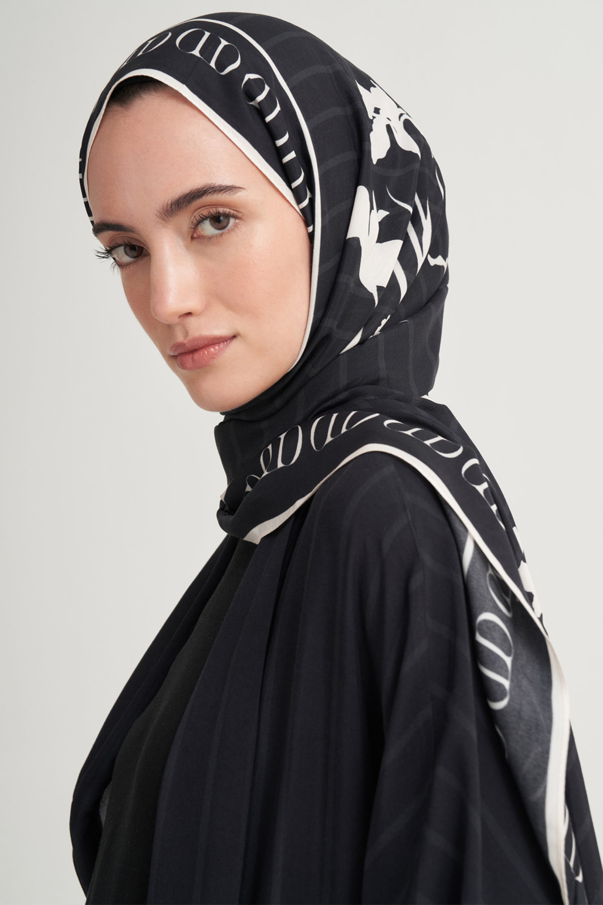 Sira Monogram Floş Şal Siyah
