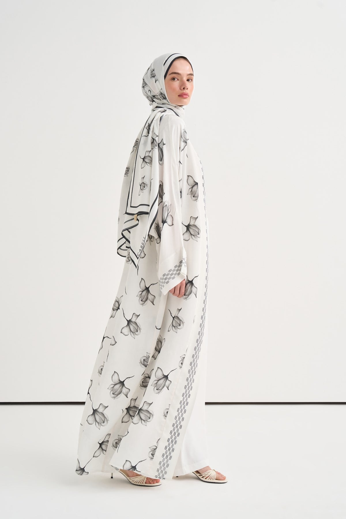 Lilia Floş Abaya Ekru