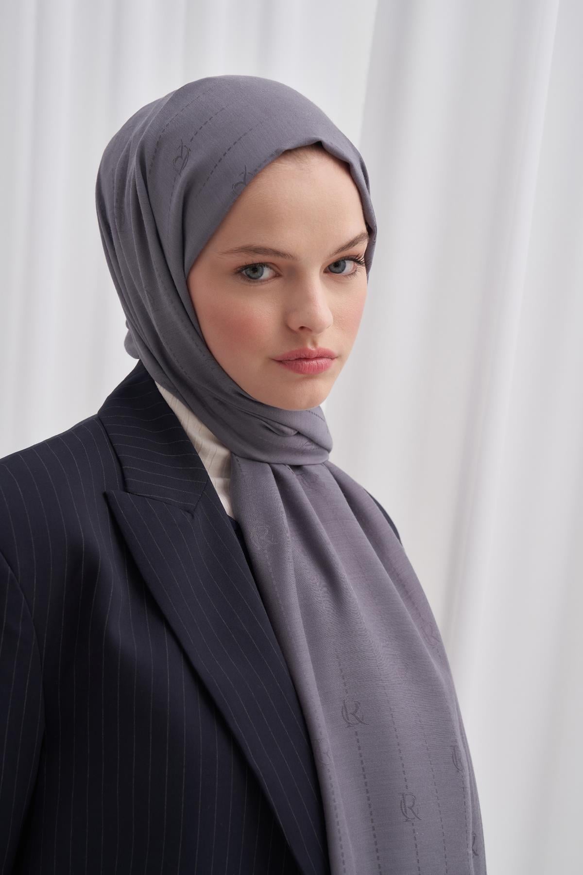 Monogram Jakar İtalyan İpekli Şal Gri