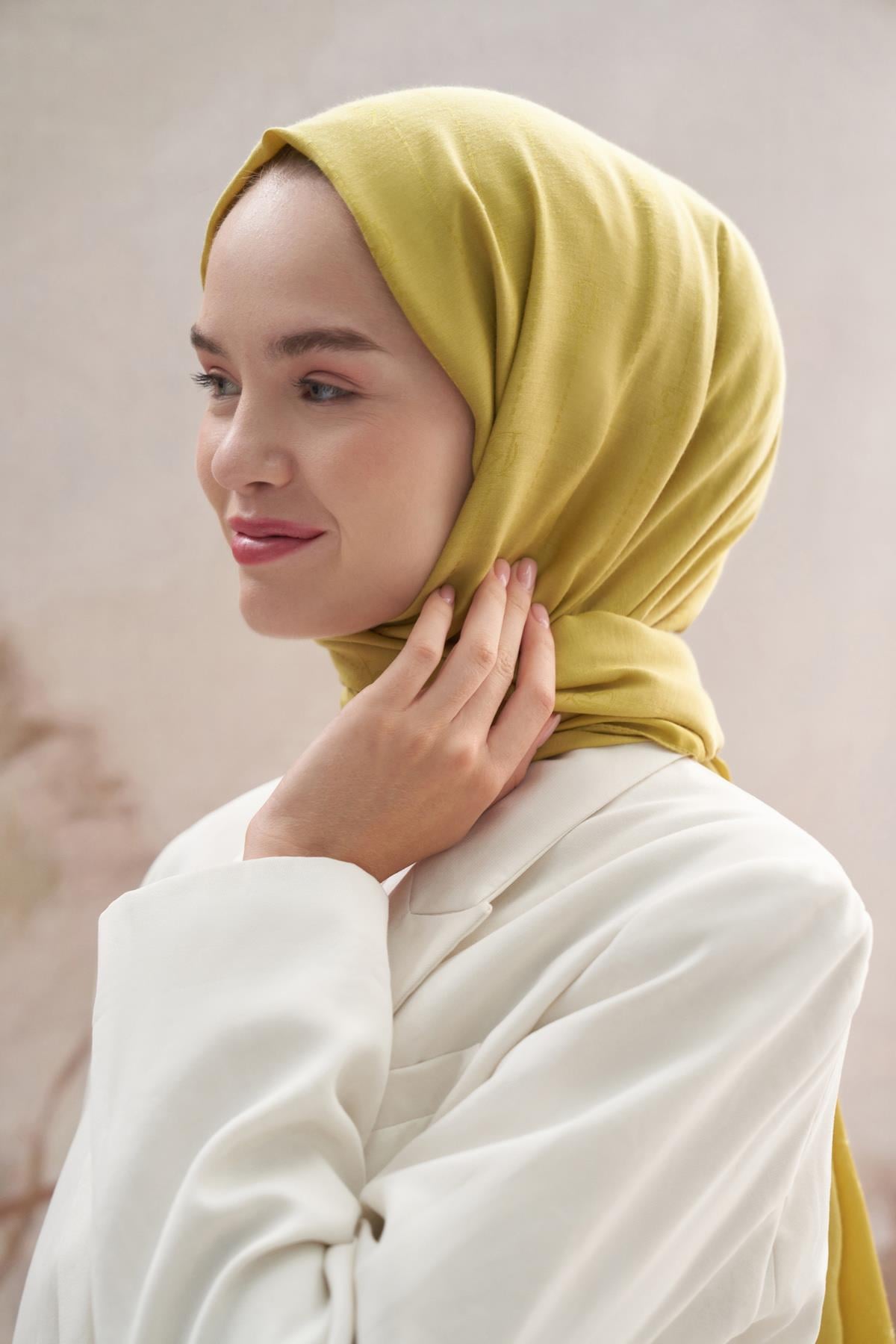 Monogram Jakar İtalyan İpekli Şal Hardal