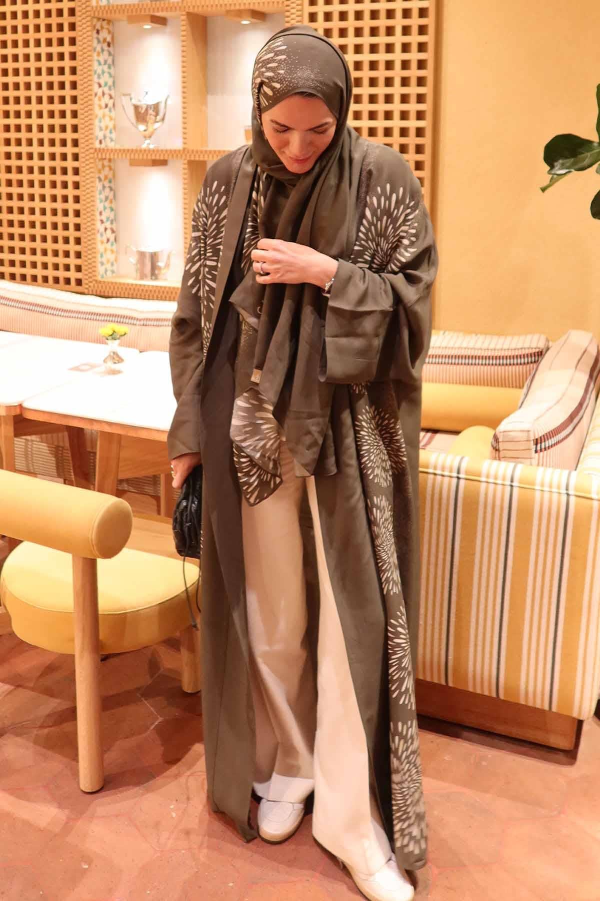 Elif Topdağ'ın Tercihi Lumira Premium Floş Abaya Haki