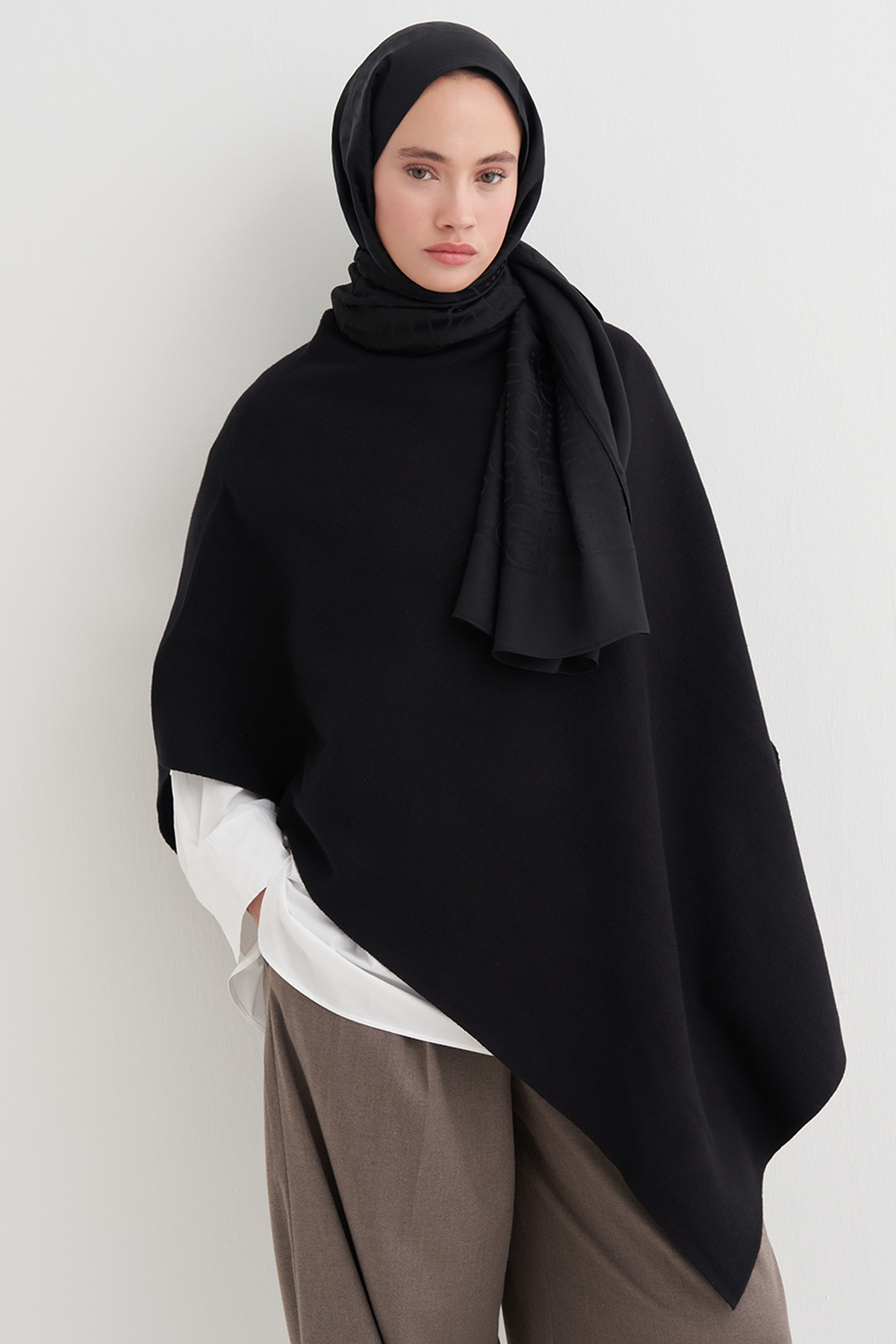 Robe Asimetrik Triko Kap Siyah