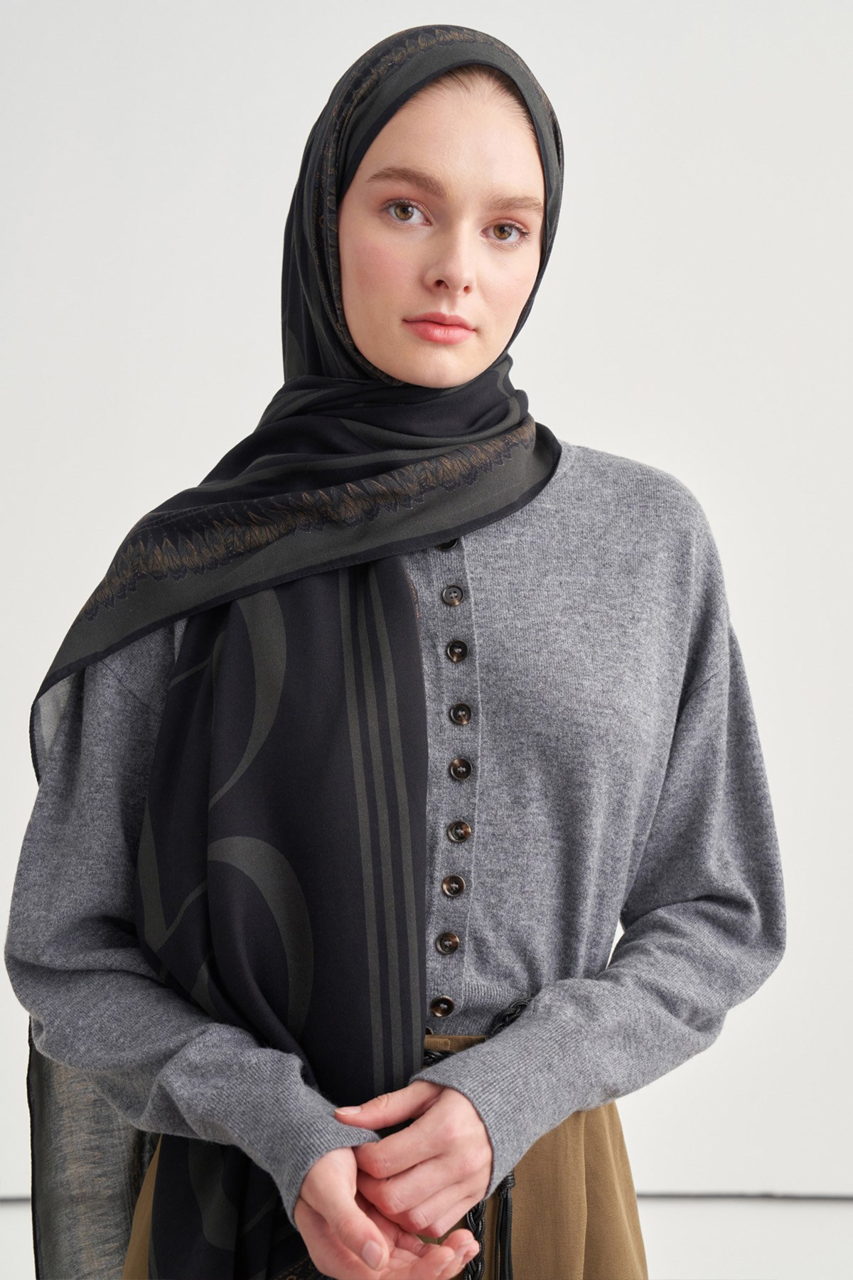 Monogram Desen Norena Yünlü Şal Siyah
