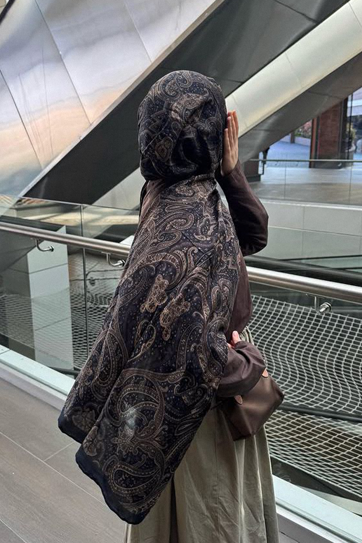 Zeynep'in Tercihi Flow Dark Early İpek Şal