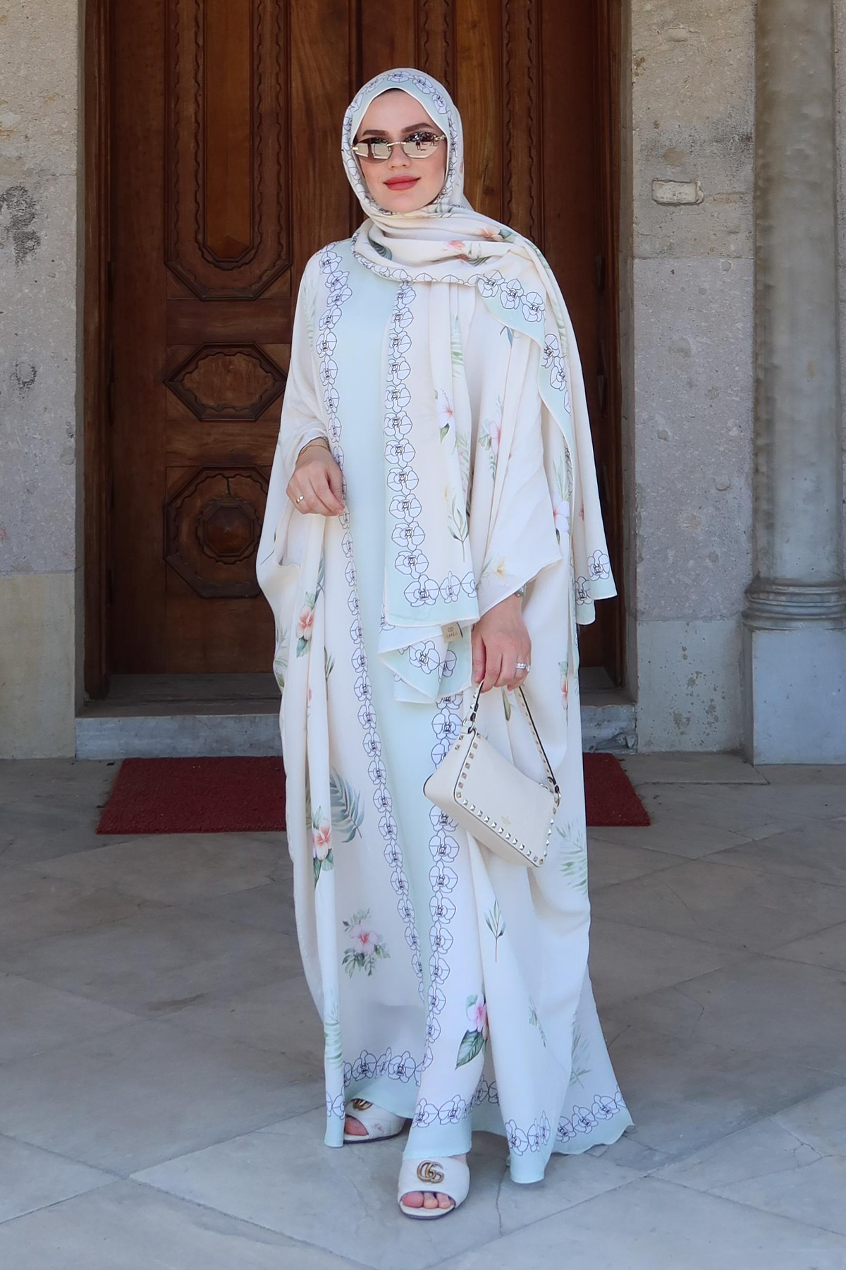 Tuğba Arslanbaş Aydın'ın Tercihi Rosmina Krem Floş Kaftan