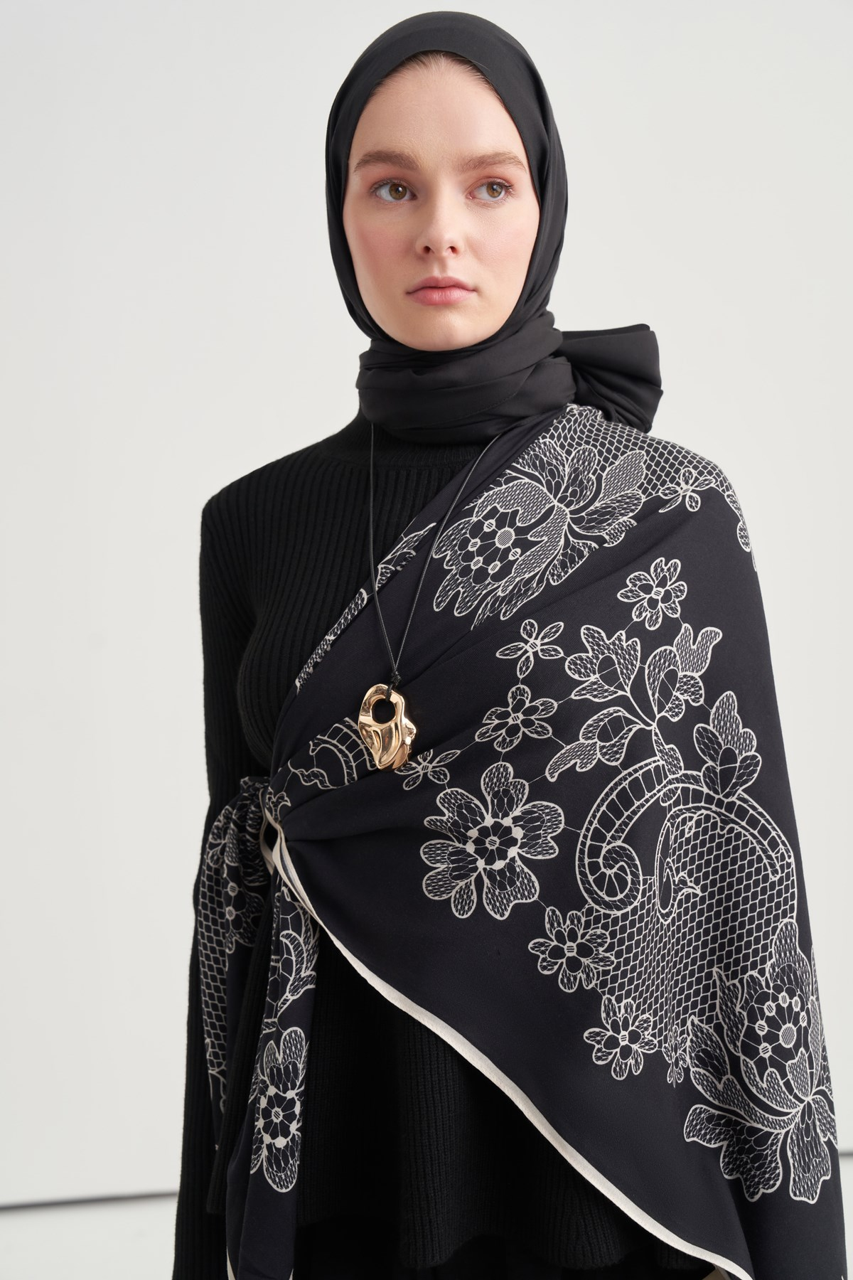Lace Desen Norena Yünlü Omuz Şalı Siyah