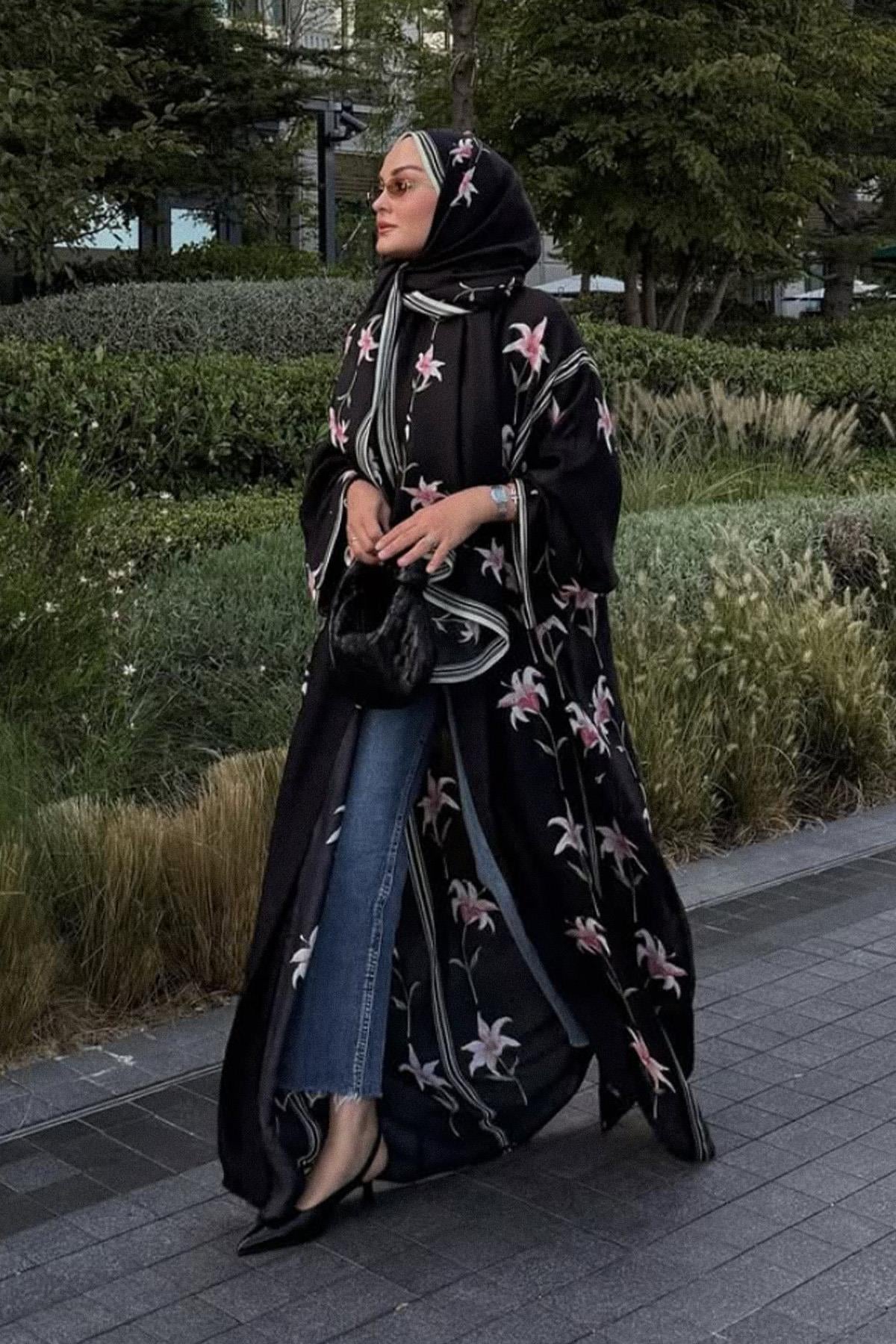 Aleyna Atalar'ın Tercihi Blooming Floş Abaya Siyah