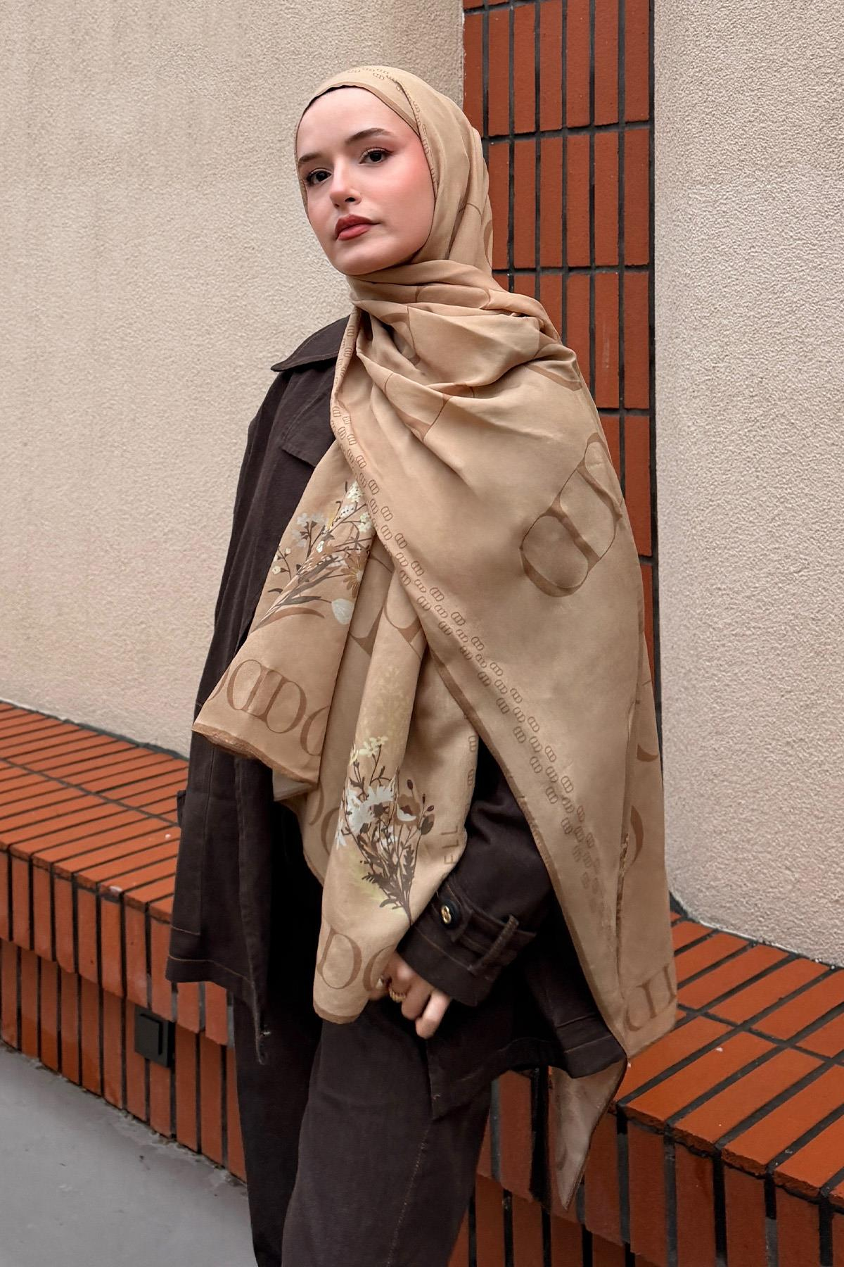 Elegance Monogram Floş Şal Camel