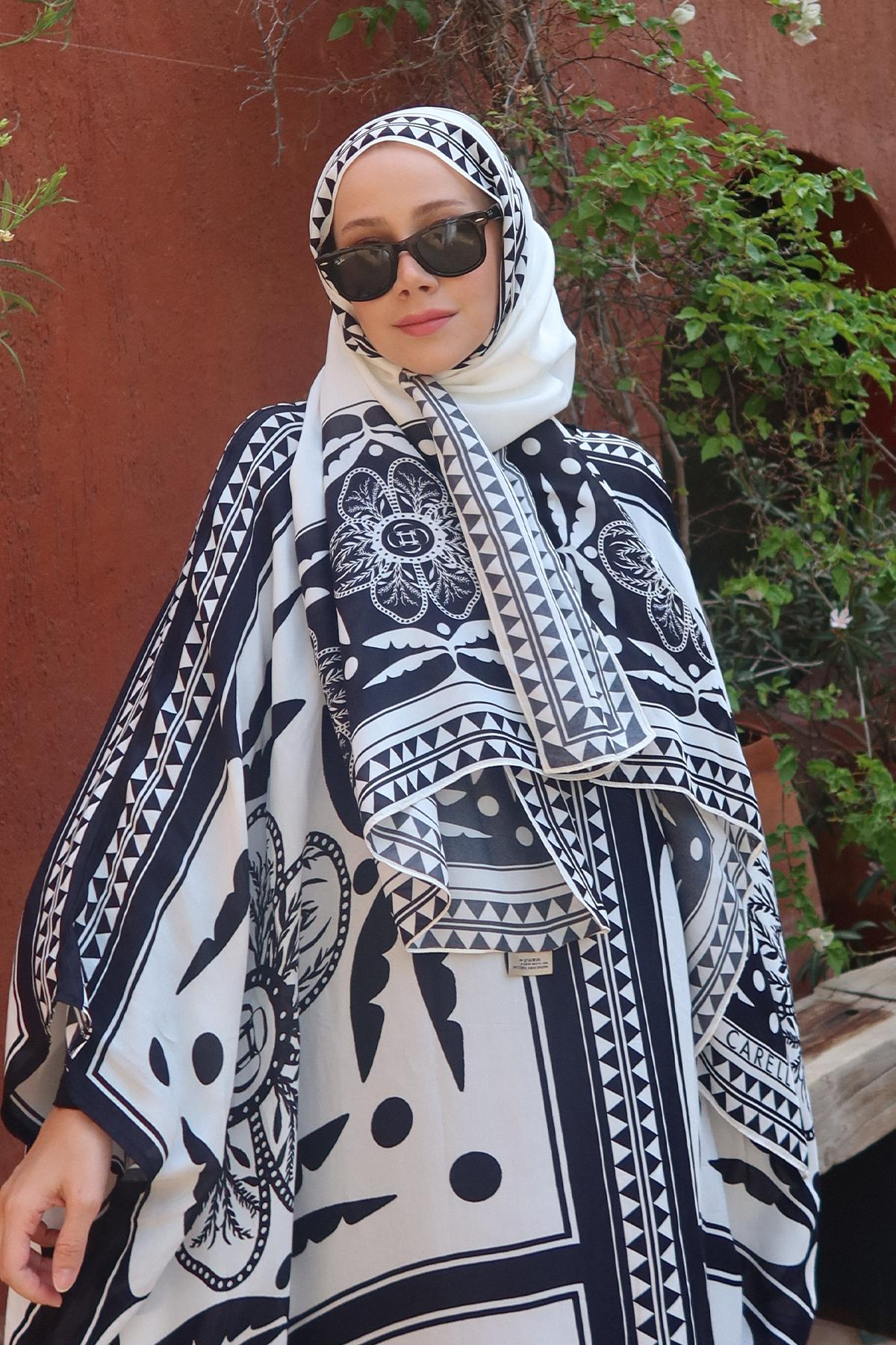 Feyza Hakyemez'in Tercihi Atlas Ekru Monogram Floş Şal