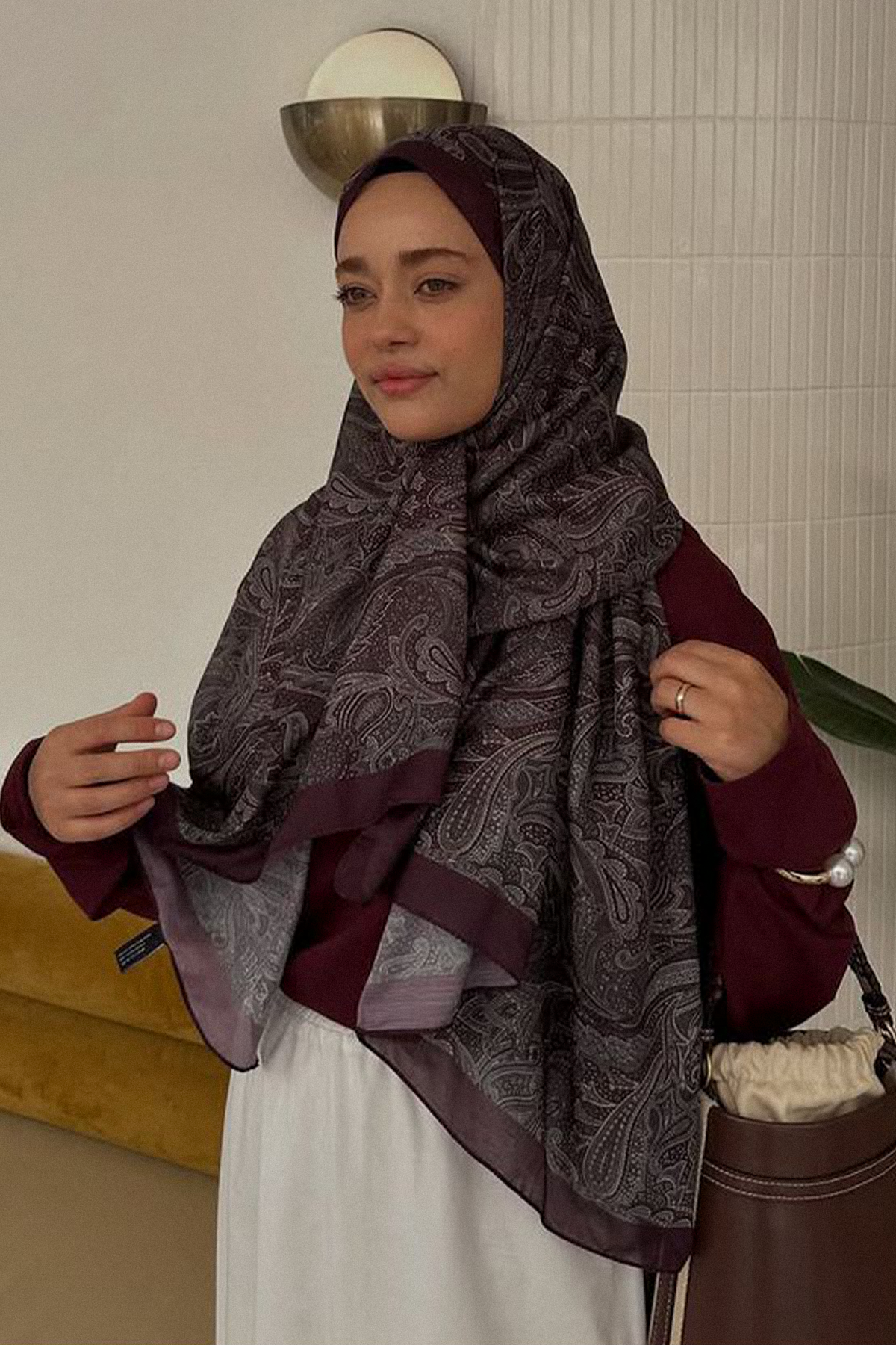 Tuğba Tosun'un Tercihi Nilla Pamuklu Şal Shades Kızıl