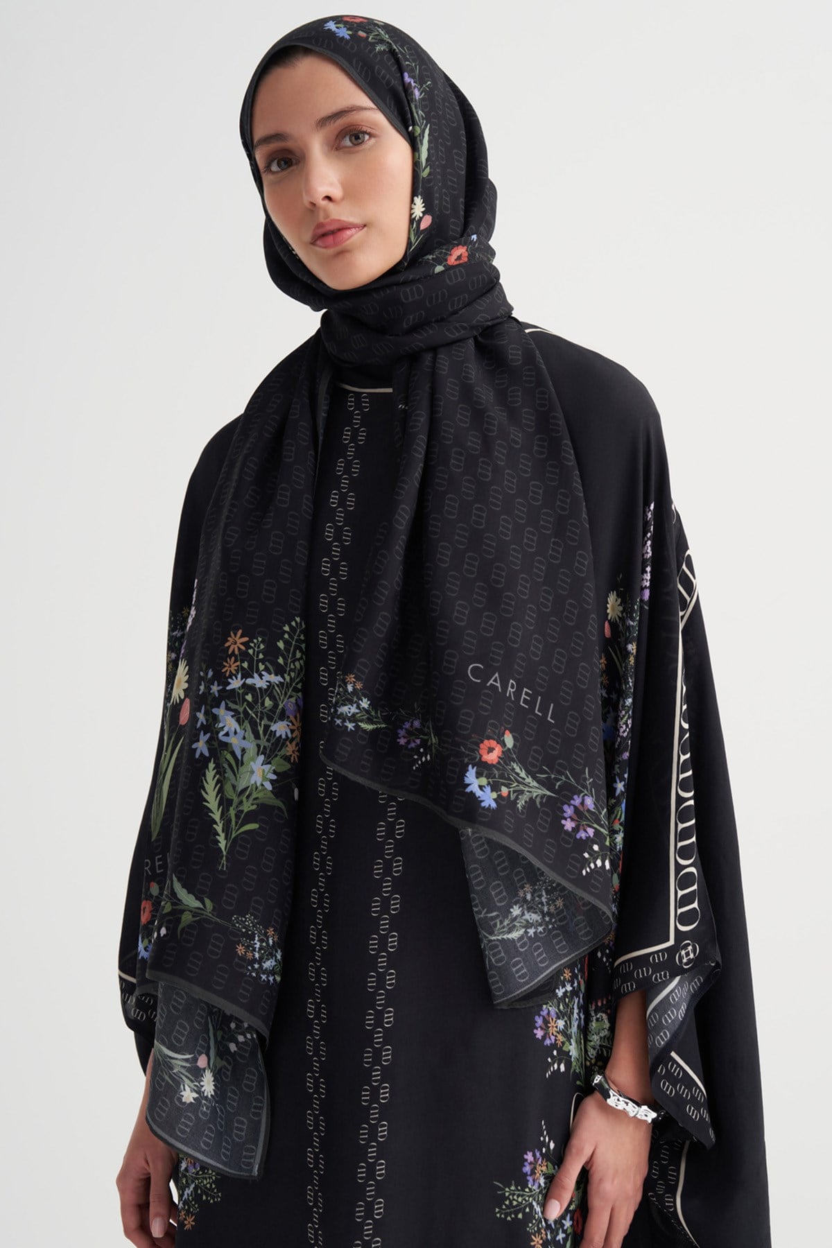 Buket Monogram Floş Şal Siyah