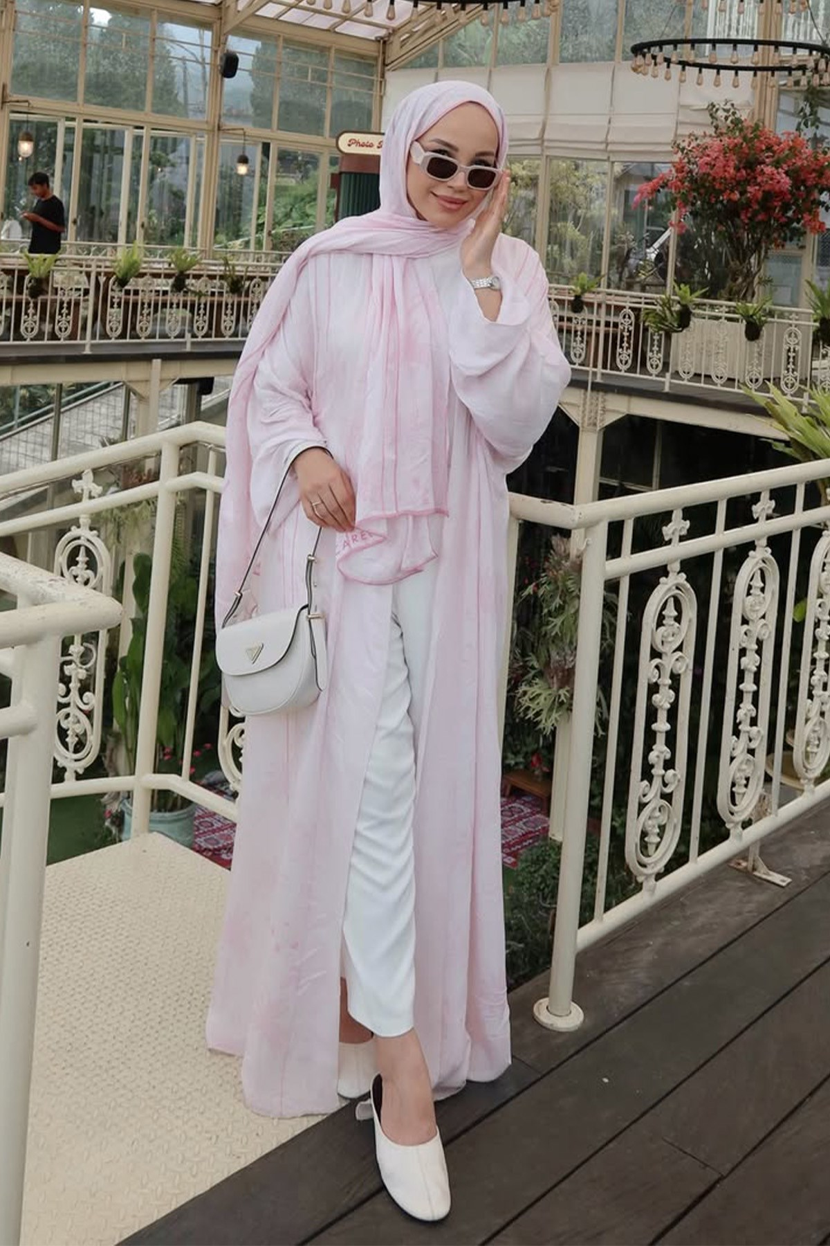 Betül Duman'ın Tercihi Mania Floş Abaya Soft Pembe