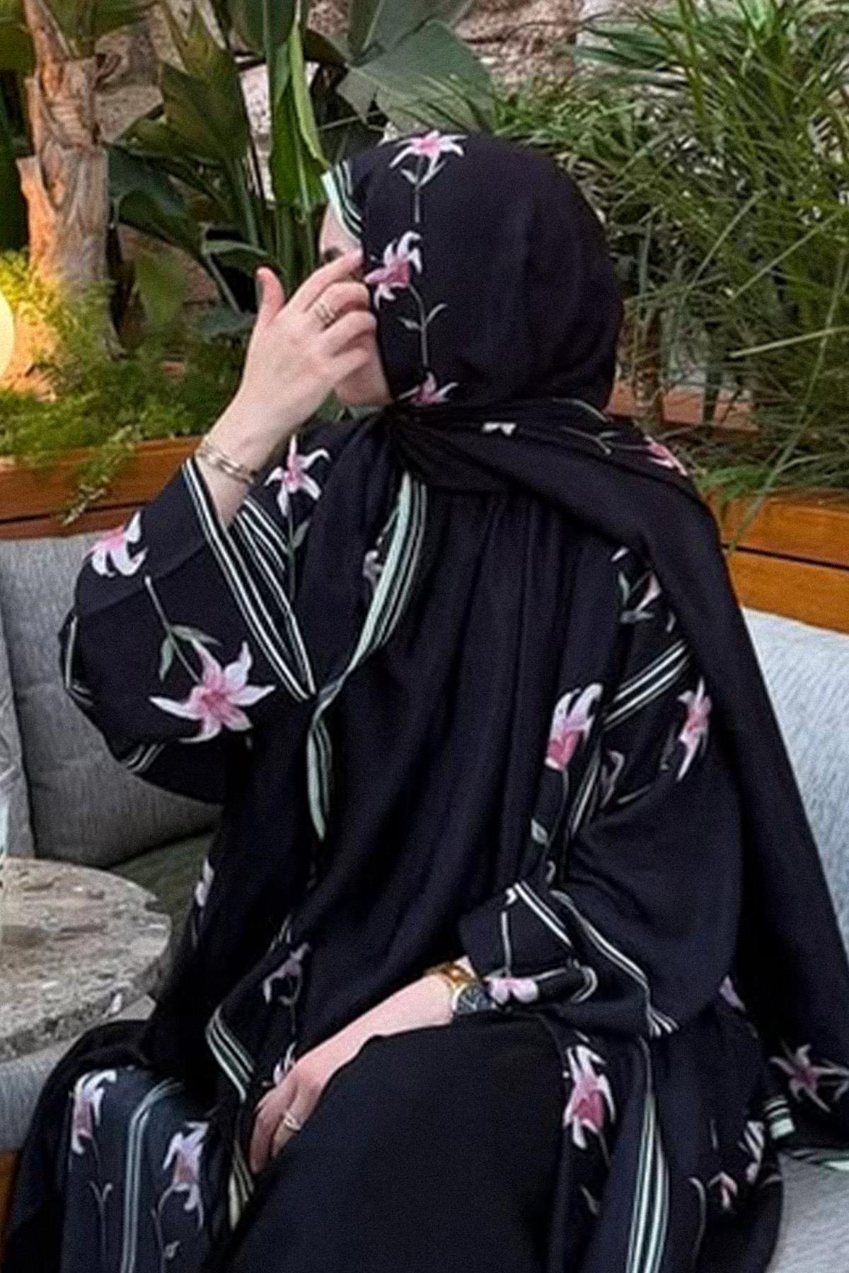 Meltem'in Tercihi Blooming Monogram Floş Şal Siyah