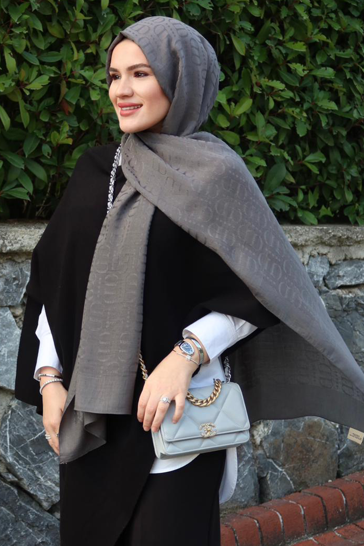 Tuğba Arslanbaş'ın Tercihi Luxe Desen Liora Pamuk Şal Antrasit
