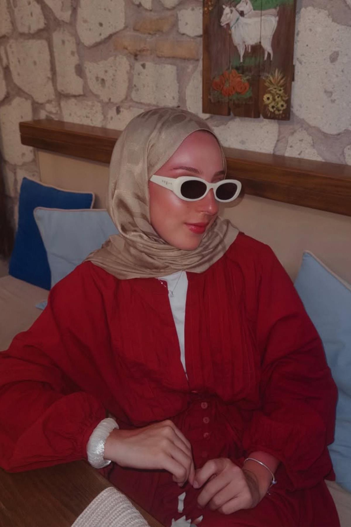 Havvanur'un Tercihi Yazı Desen Jakar İtalyan İpekli Şal Gold