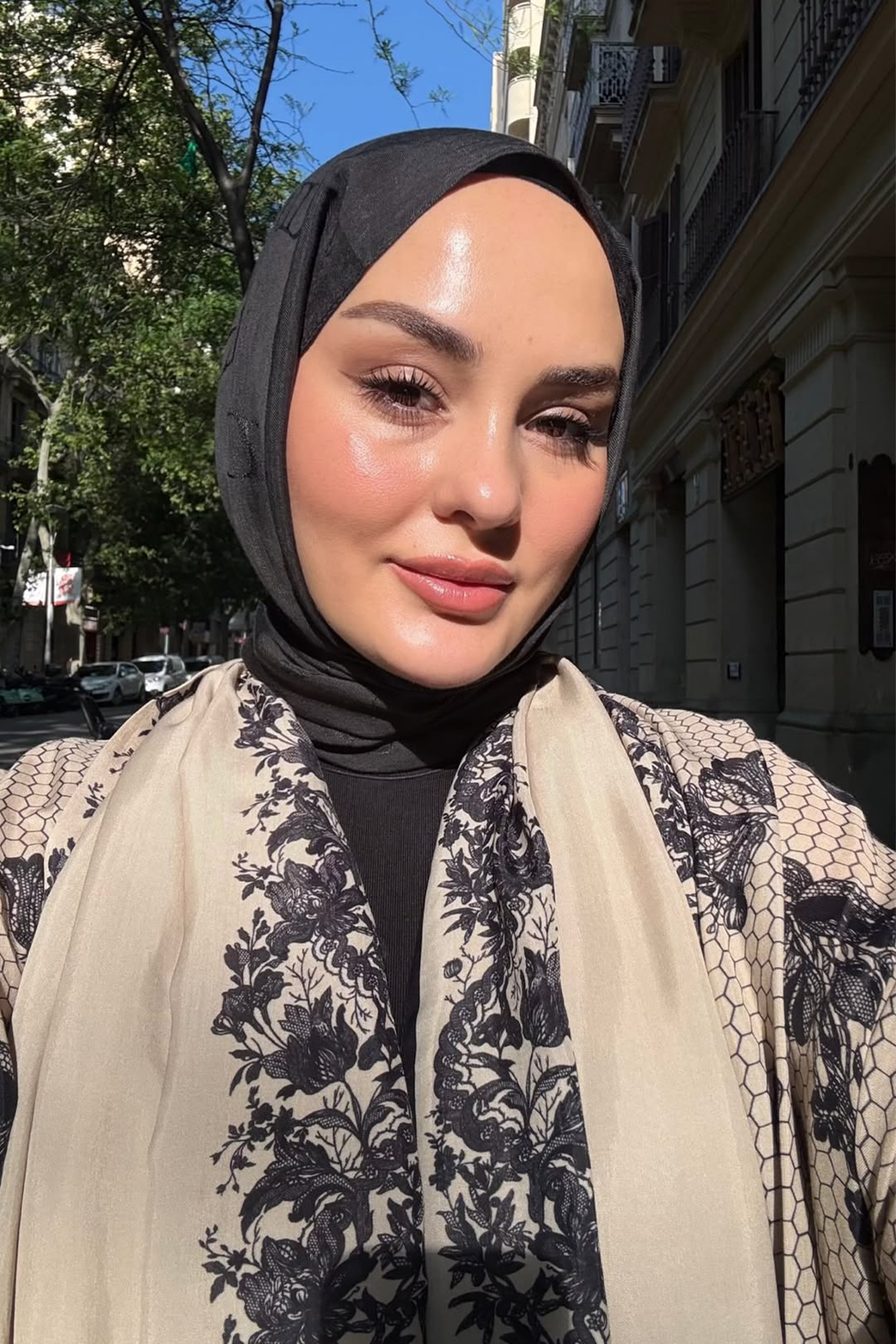 Aleyna Atalar'ın Tercihi Monogram Desen Liora Pamuk Şal Siyah