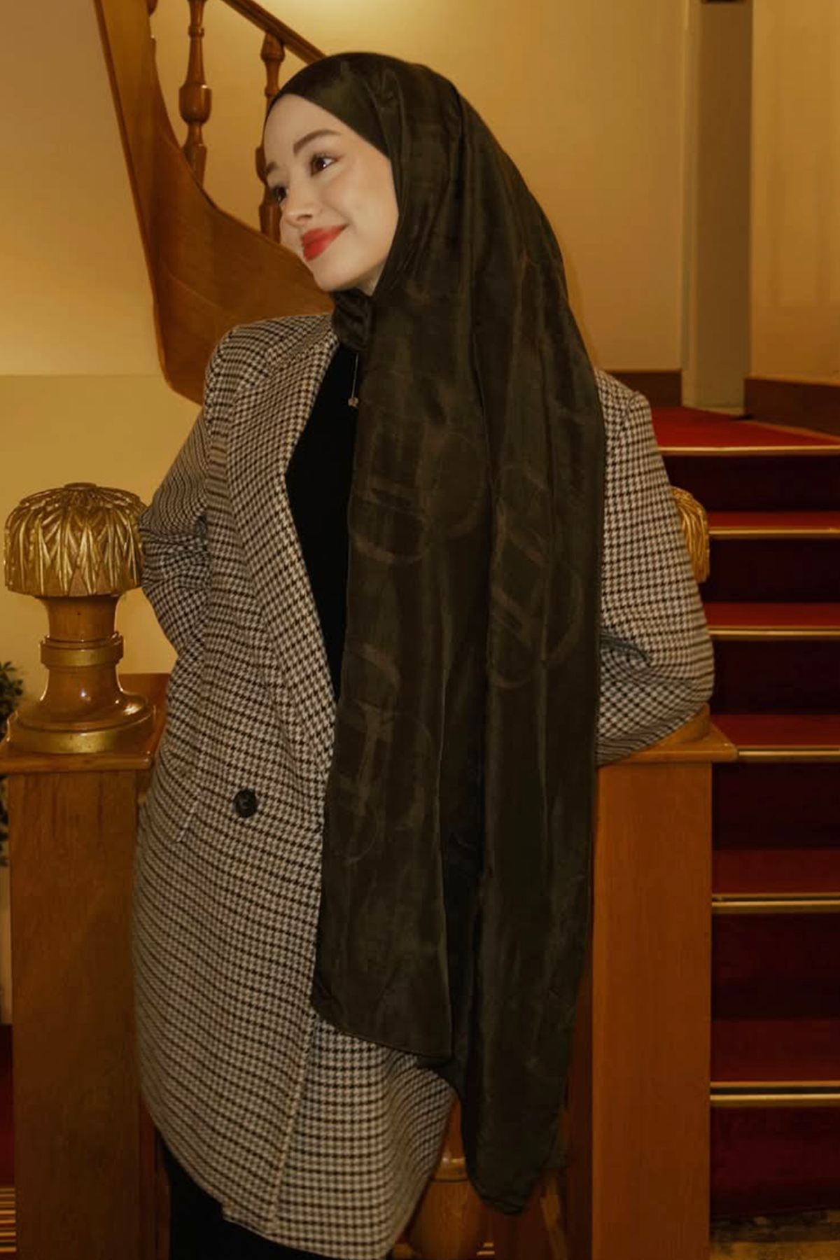 Şuranur Bilgin'in Tercihi Aura Desen Rina Floş Jakar Şal Acı Kahve
