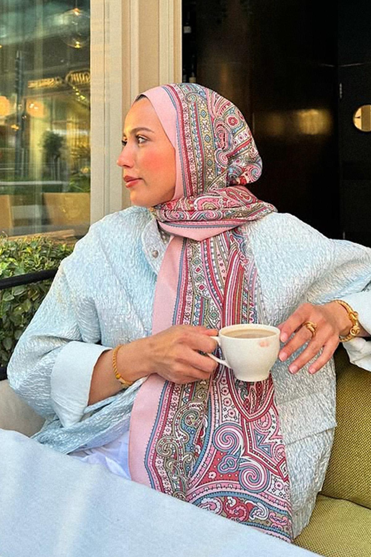 Tuba Kalyon'un Tercihi Sienna Pudra Nilla Pamuklu Şal