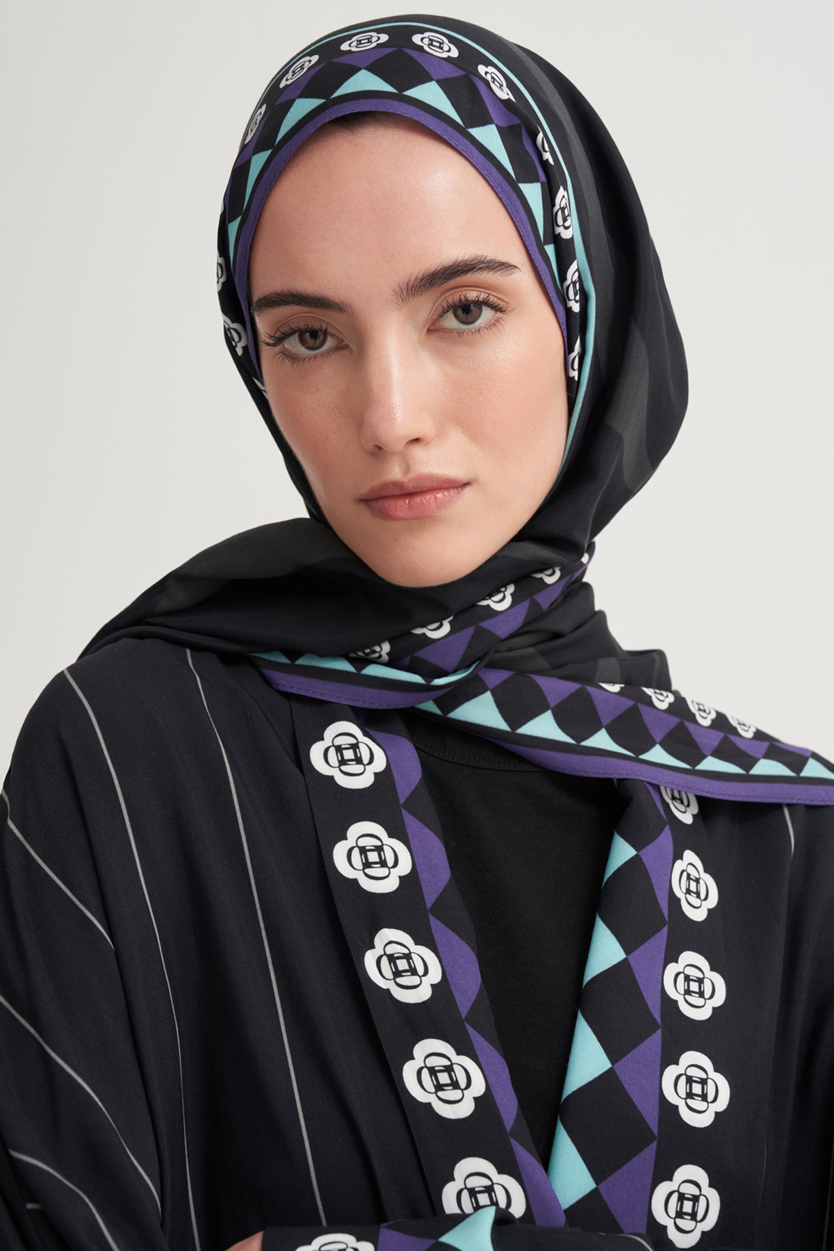 Manesa Monogram Floş Şal Siyah
