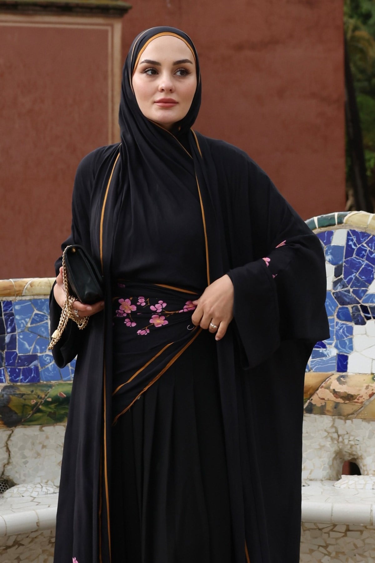 Aleyna Atalar'ın Tercihi Bloomera Floş Şal Siyah