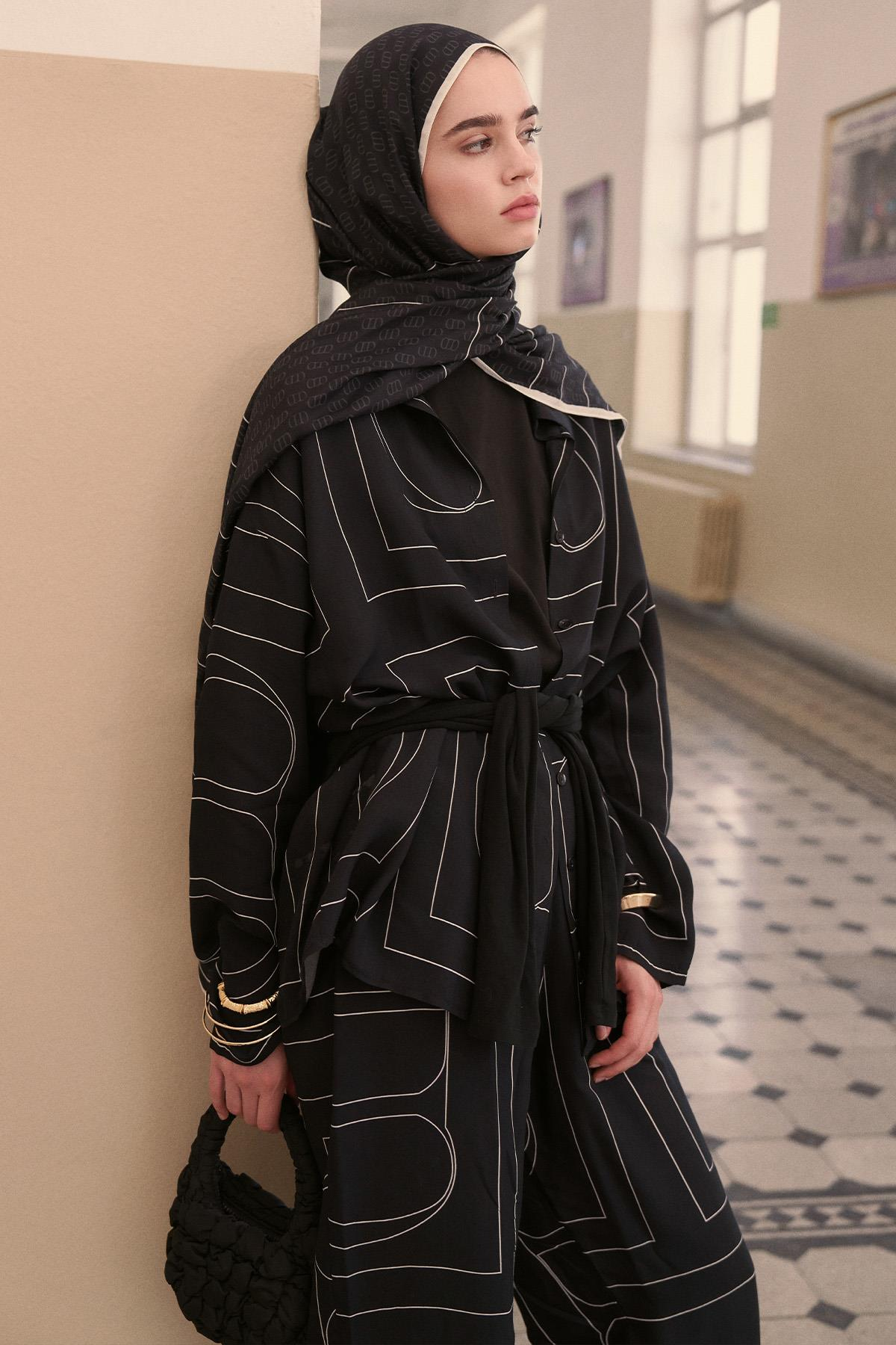 Shine Geometrik Monogram Pantolonlu Takım Siyah