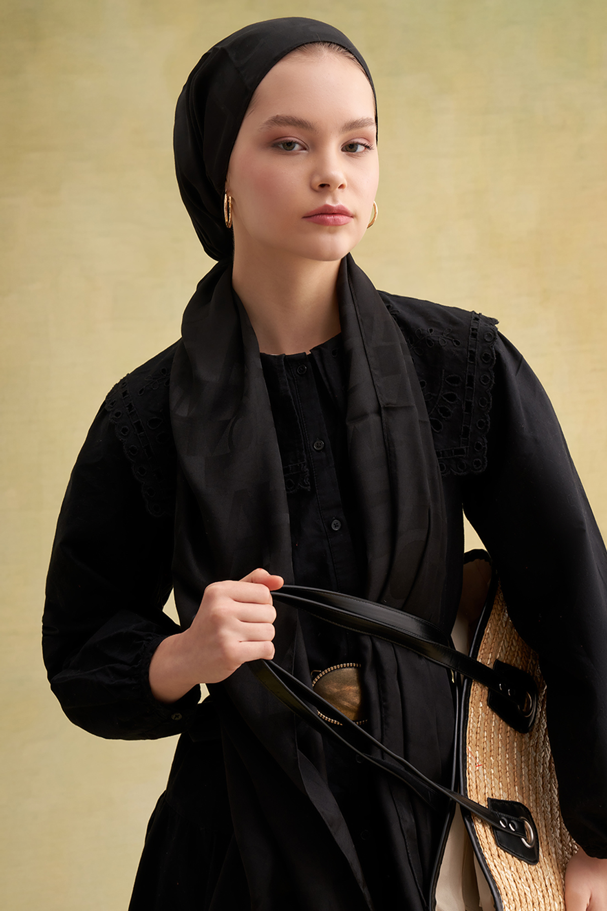 Yazı Desen Jakar İtalyan İpekli Şal Siyah