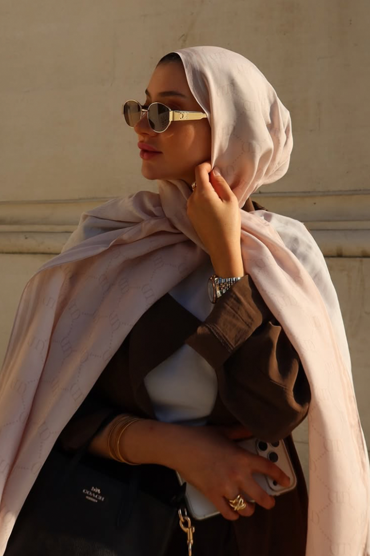 Sümeyra Yılmaz'ın Tercihi Grace Monogram Floş Şal Bej