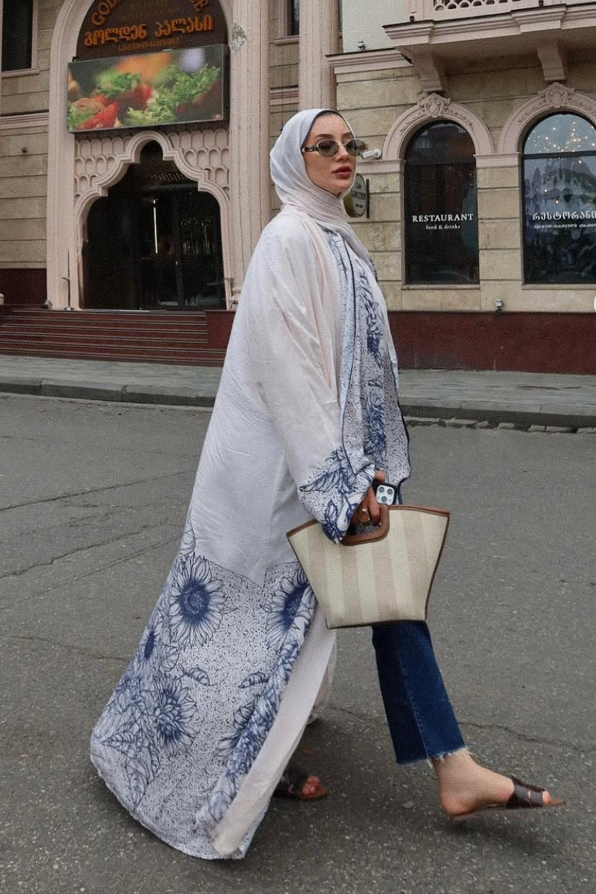 Sümeyra Yılmaz'ın Tercihi Navy Floş Abaya Krem