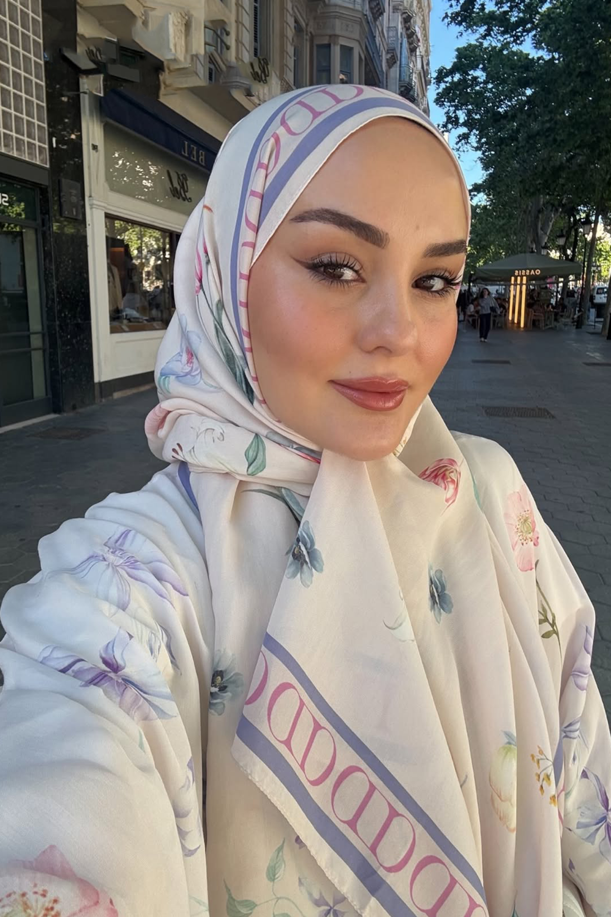 Aleyna Atalar'ın Tercihi Dream Çiçekli Monogram Floş Şal Krem