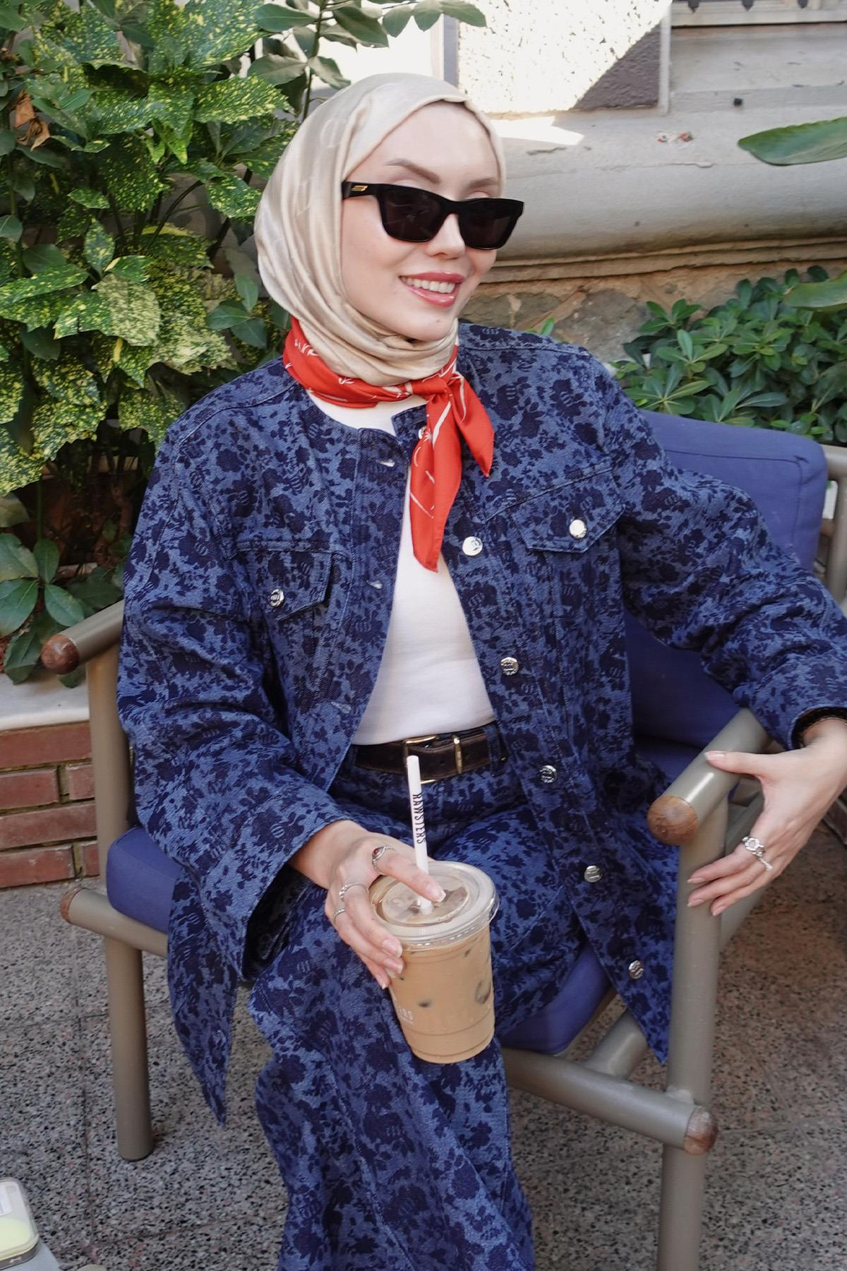 Hilal'in Tercihi Floral Monogram Desen Jean Ceket