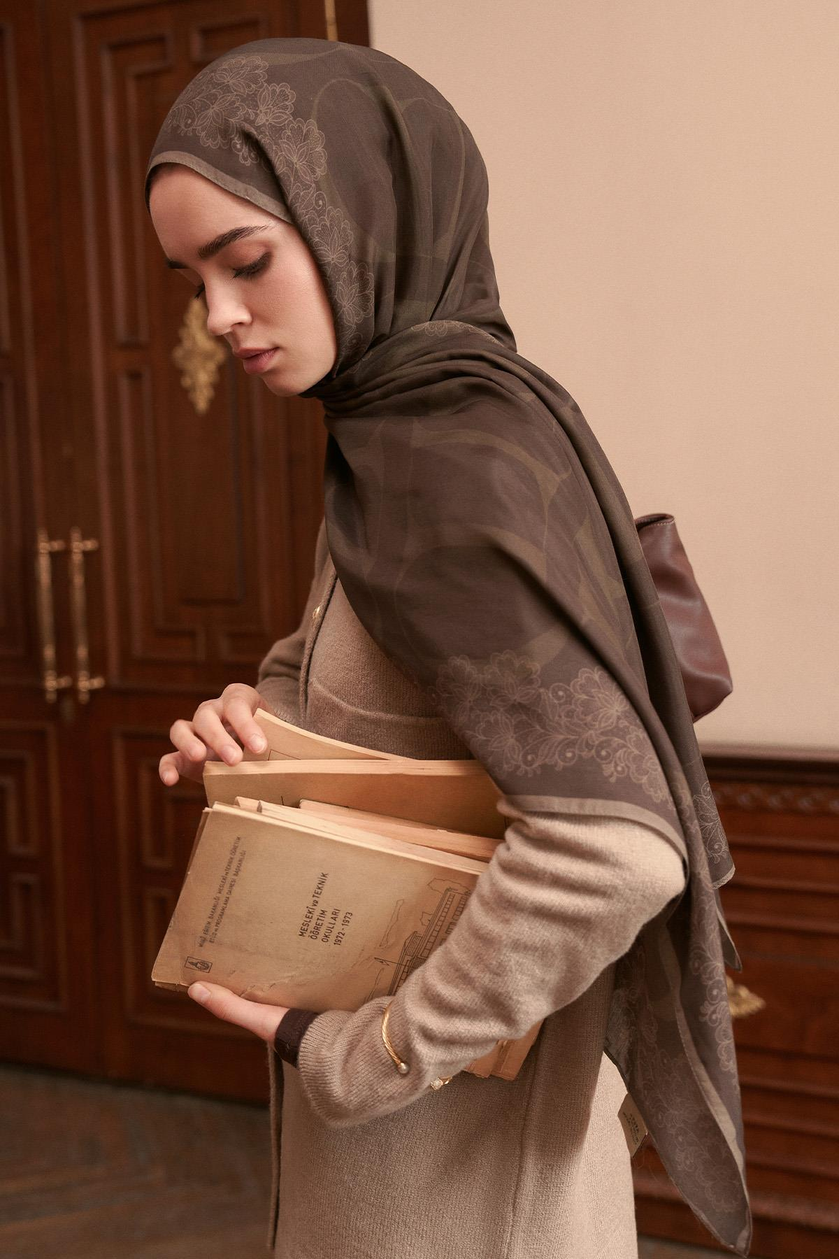 Floral Monogram Floş Şal Soft Kahve