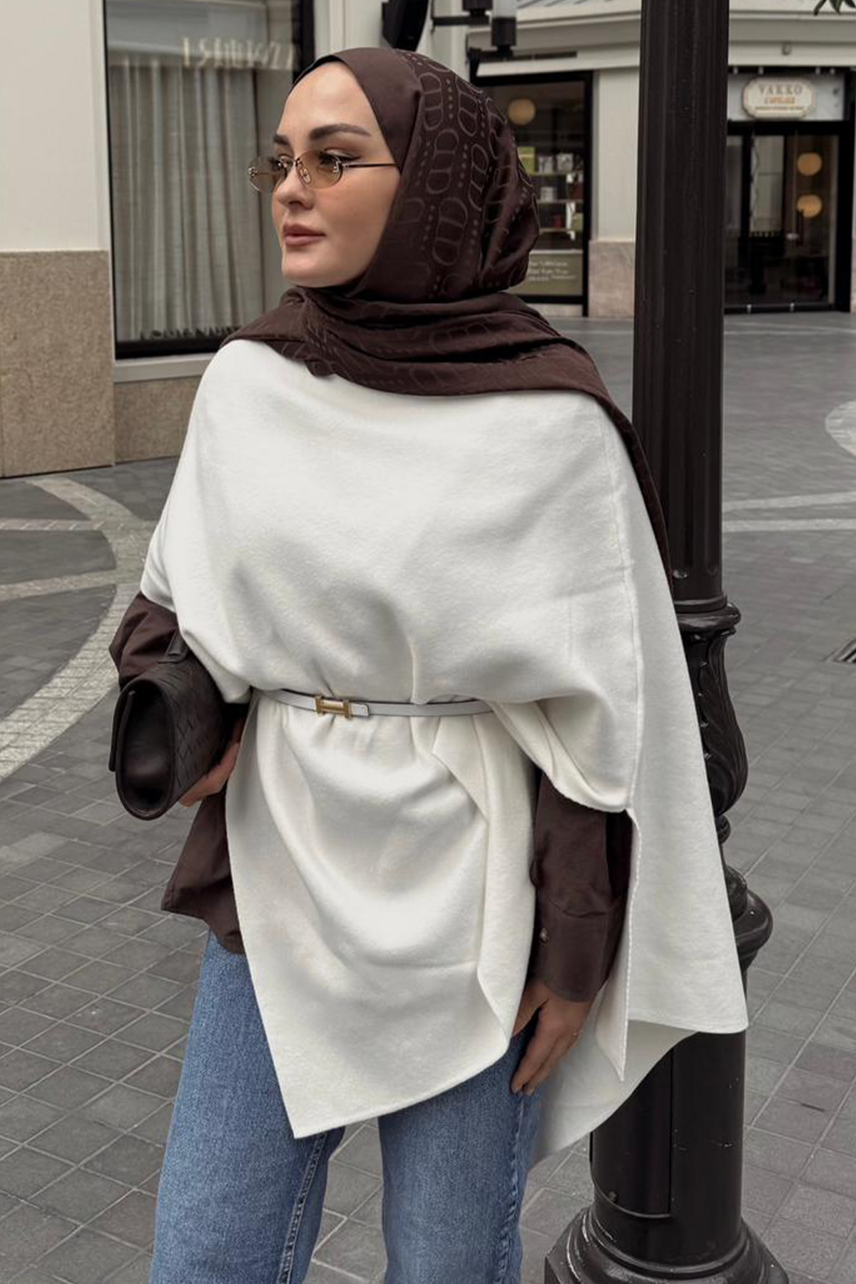 Aleyna Atalar'ın Tercihi Robe Asimetrik Triko Kap Ekru