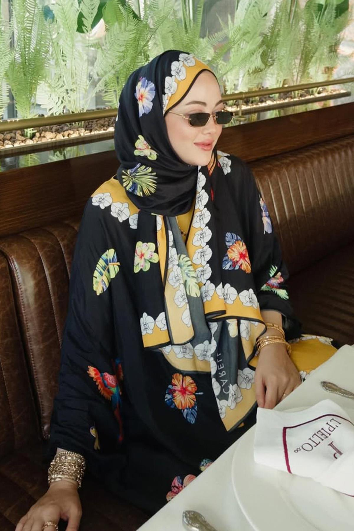 Ebrar Taş'ın Tercihi Sunshine Monogram Floş Şal Siyah