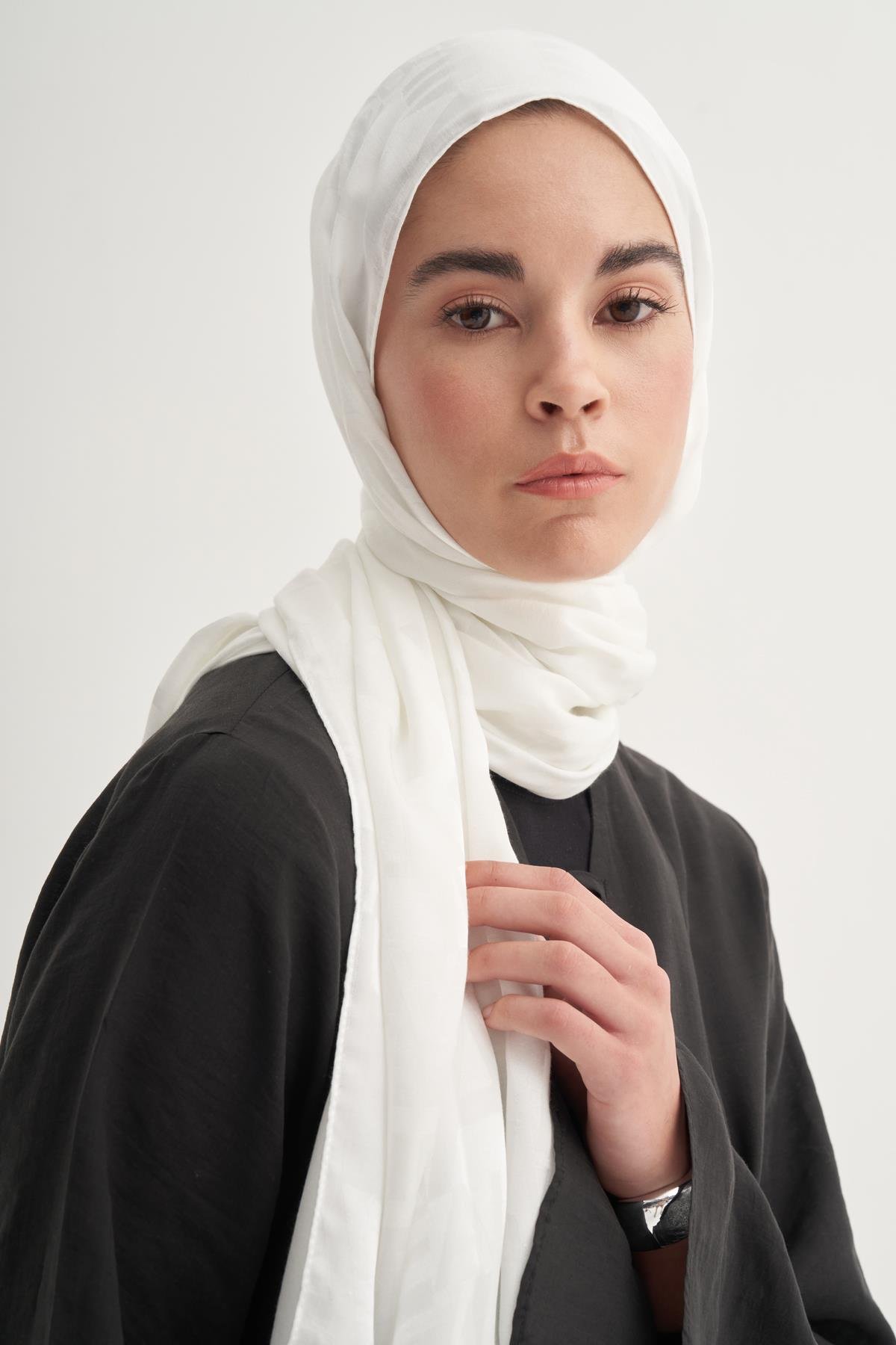 Yazı Desen Jakar İtalyan İpekli Şal Ekru