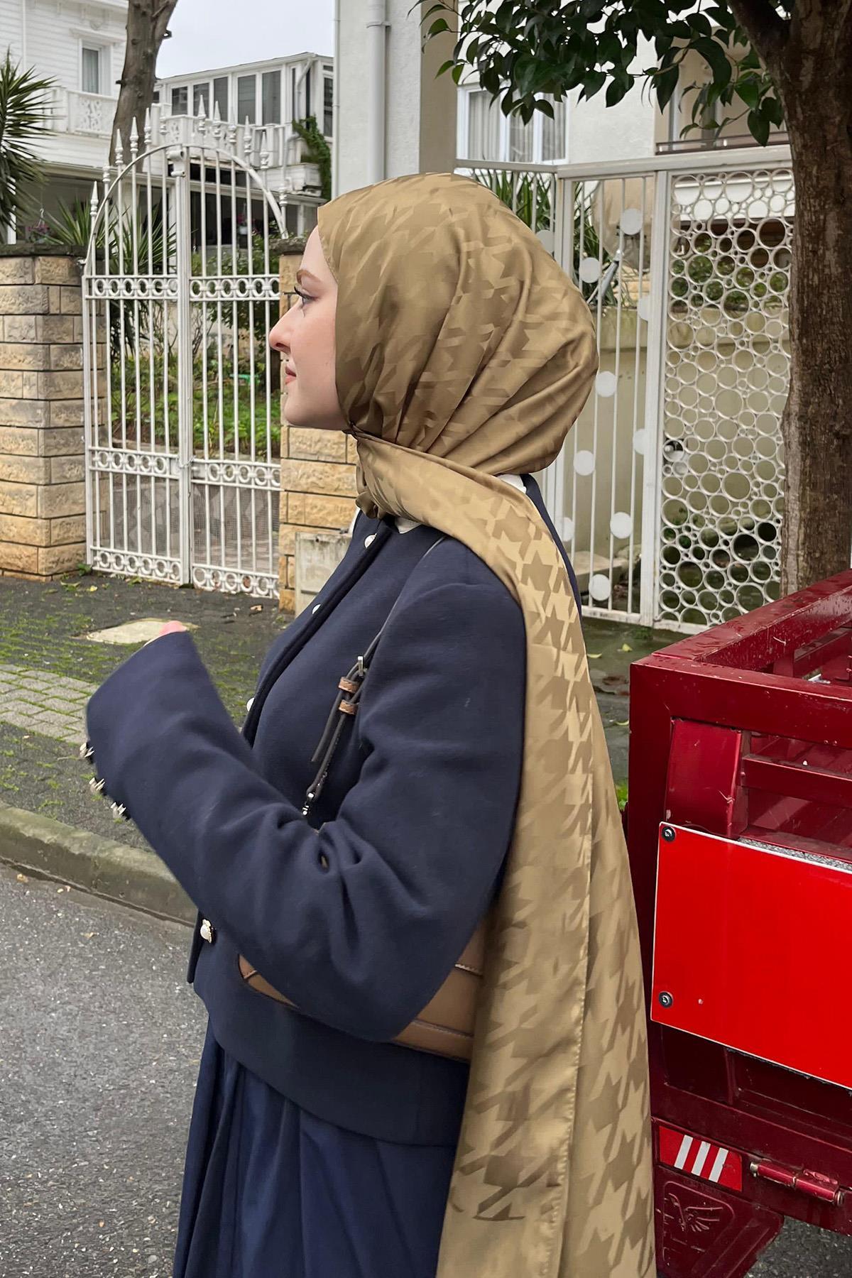 Ahyabe'nin Tercihi Kazayağı Desen Pamuk İpek Şal Ceviz