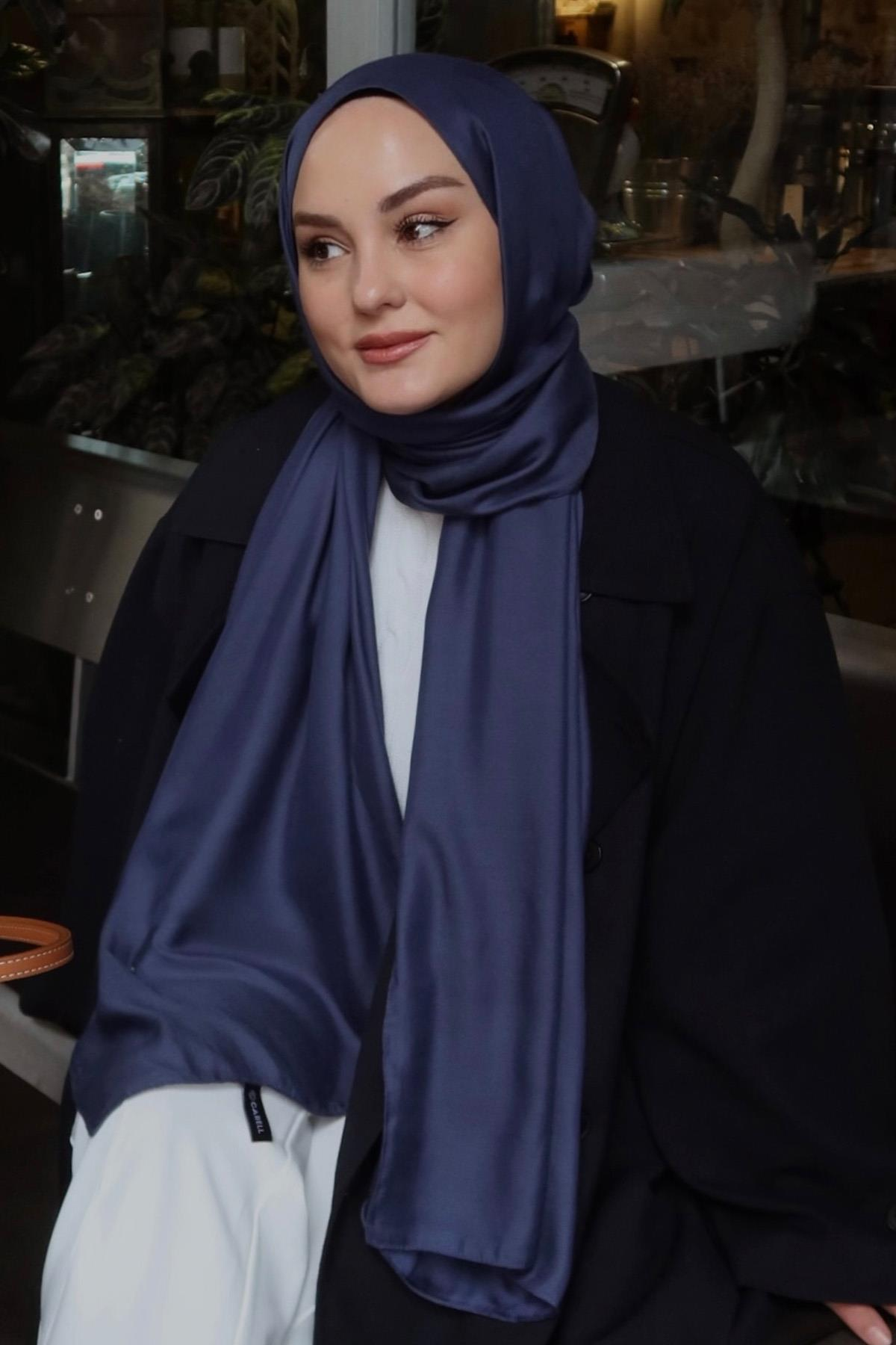 Aleyna Atalar'ın Tercihi Şantuk Çift Taraflı  İpekli Şal Lacivert