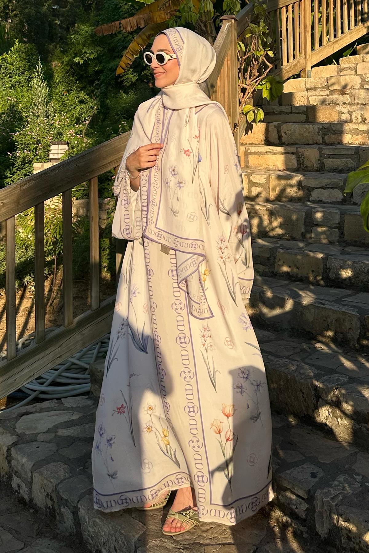 Ayça İşlek'in Tercihi Palmara Ekru Floş Kaftan