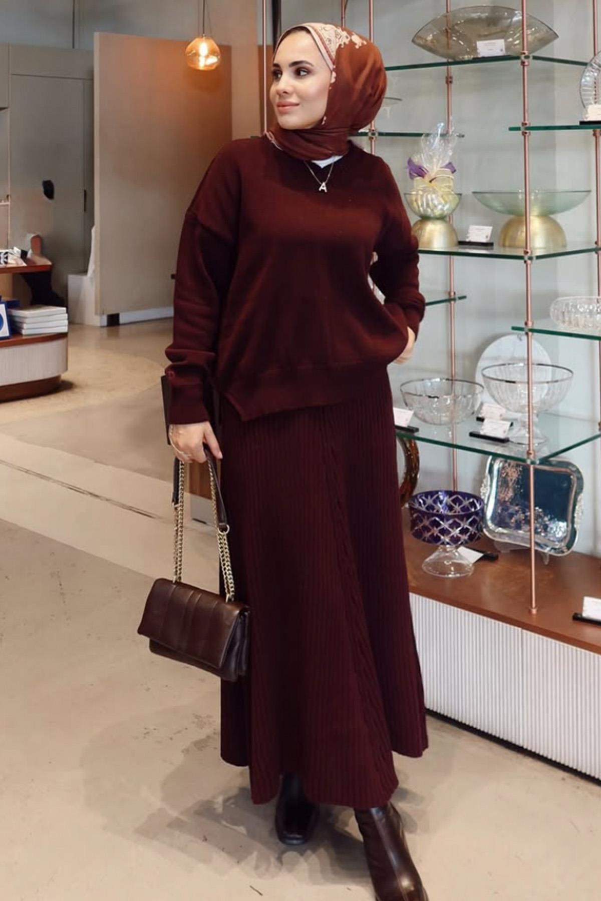 Merve Nur Akyüz'ün Tercihi Fitilli Triko Etekli Takım Mürdüm