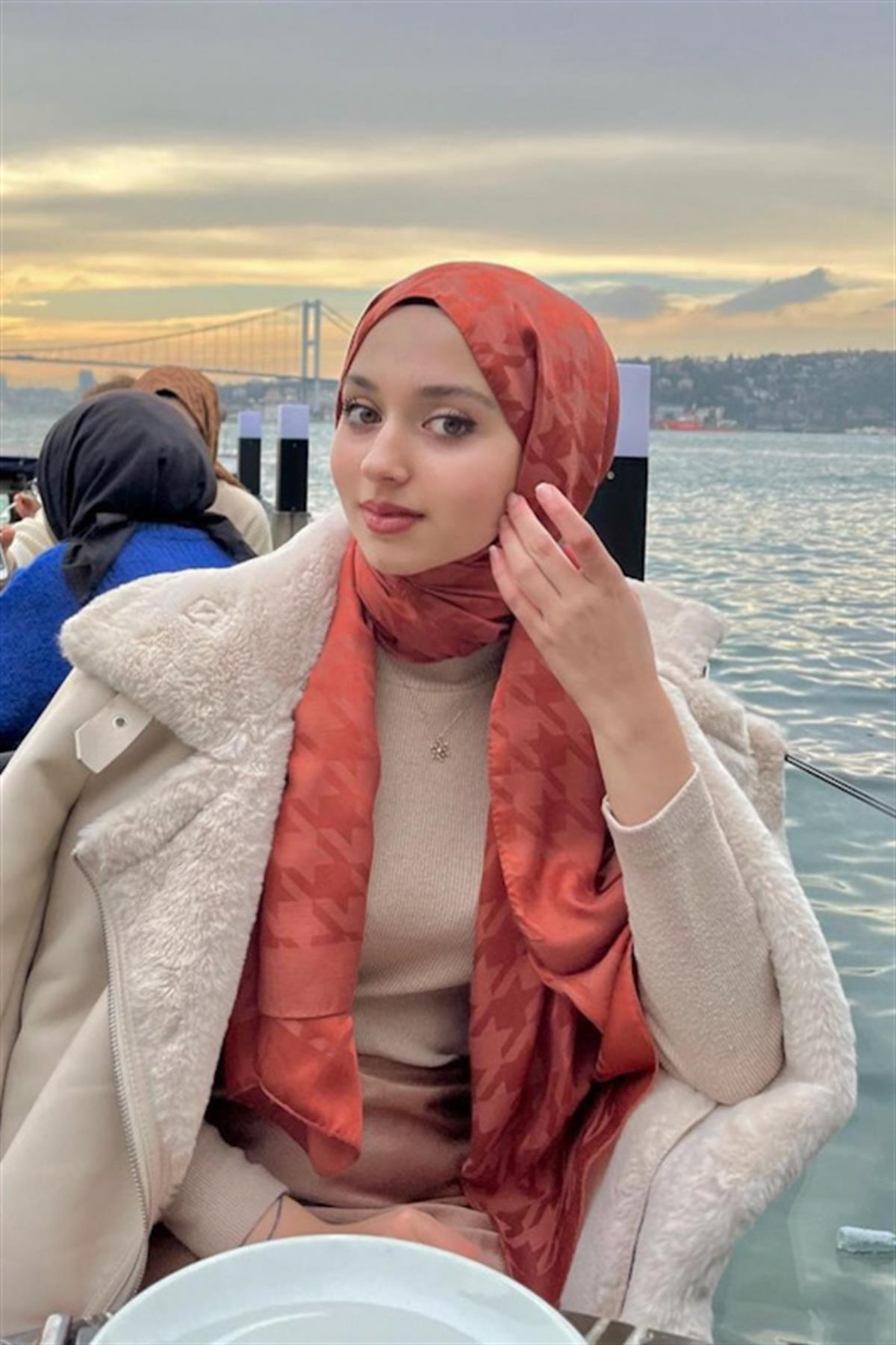 Berfu'nun Tercihi Kazayağı Jakar İtalyan İpekli Şal Kiremit