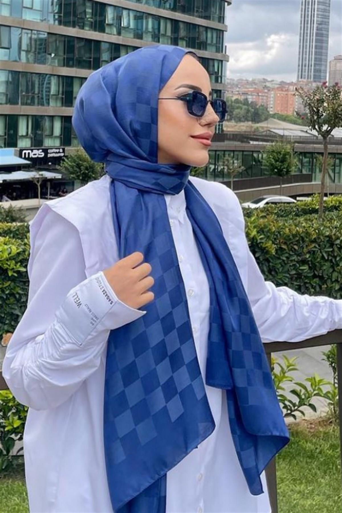 Betül Duman'ın Tercihi Dama Jakar İtalyan İpekli Şal İndigo