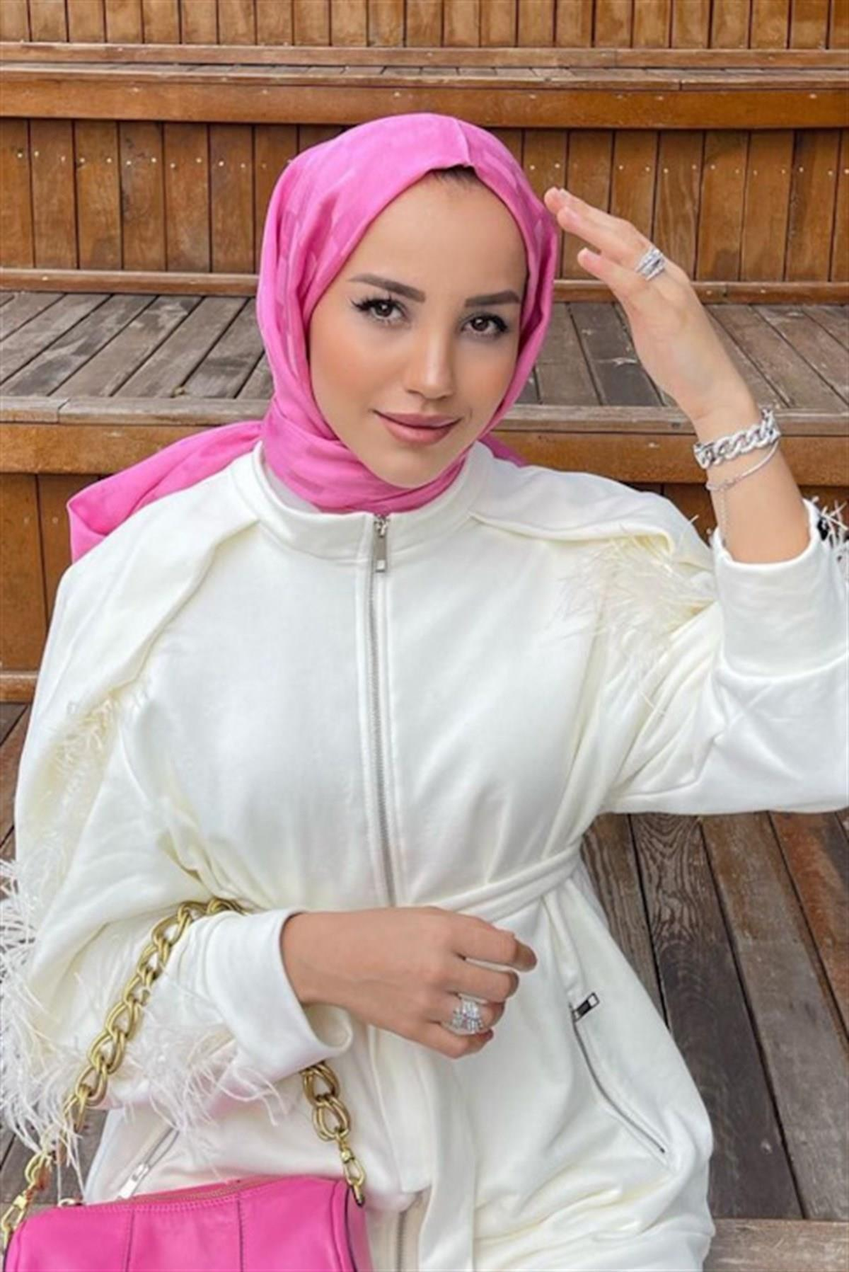 Betül Duman'ın Tercihi Küpçizgi Jakar İtalyan İpekli Şal Koyu Pembe