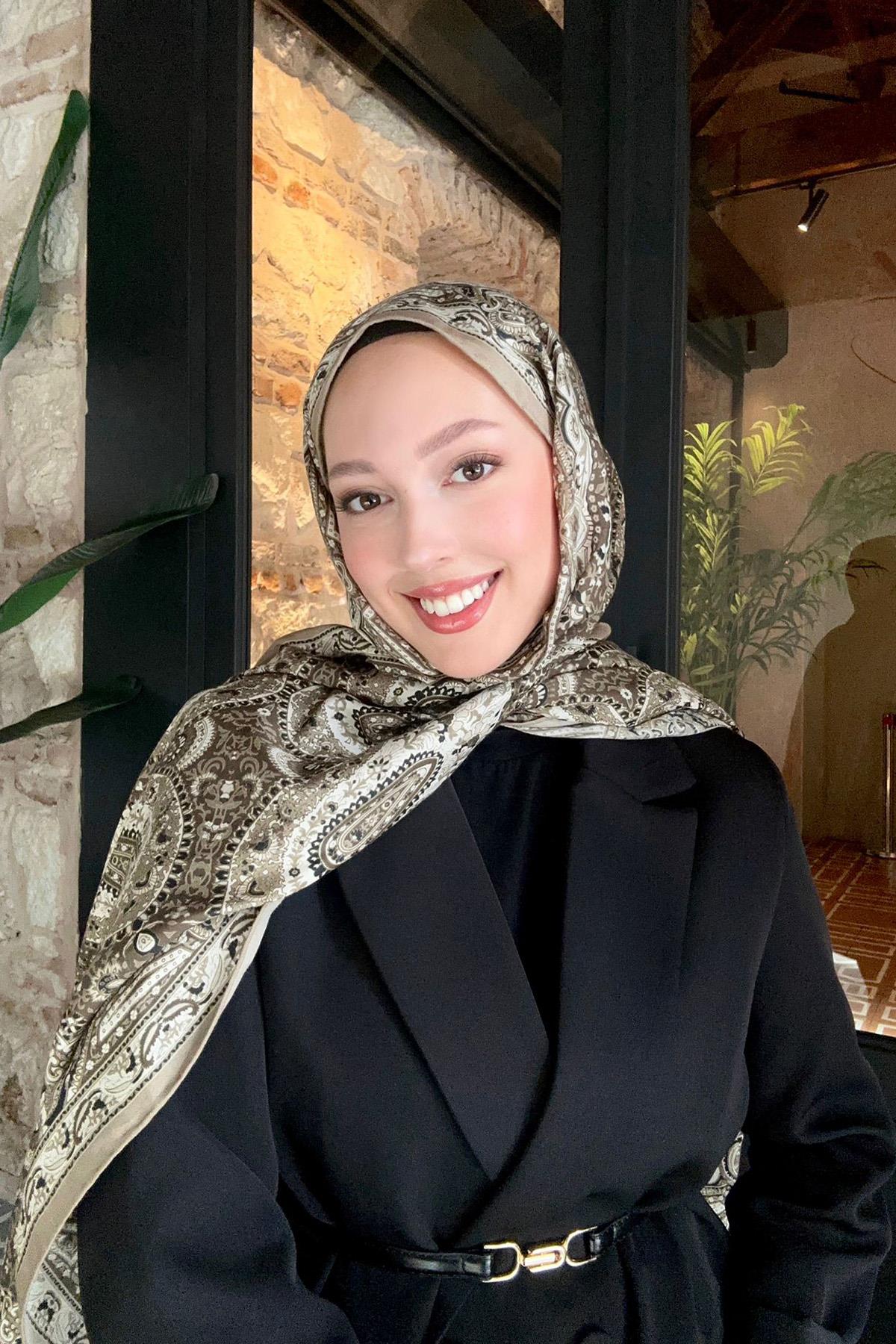 Betül Kaya'nın Tercihi Whisper Camel Comfy İpek Şal