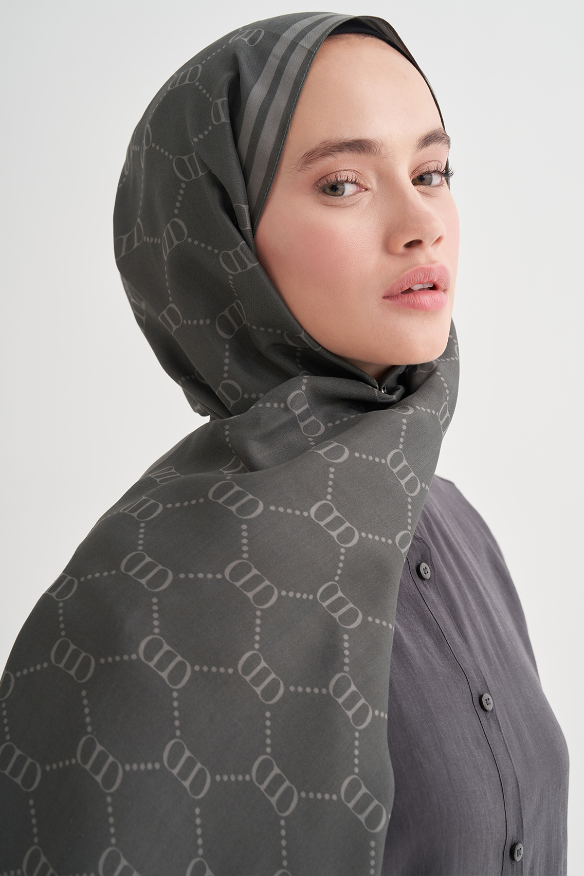 Grace Monogram Floş Şal Koyu Gri