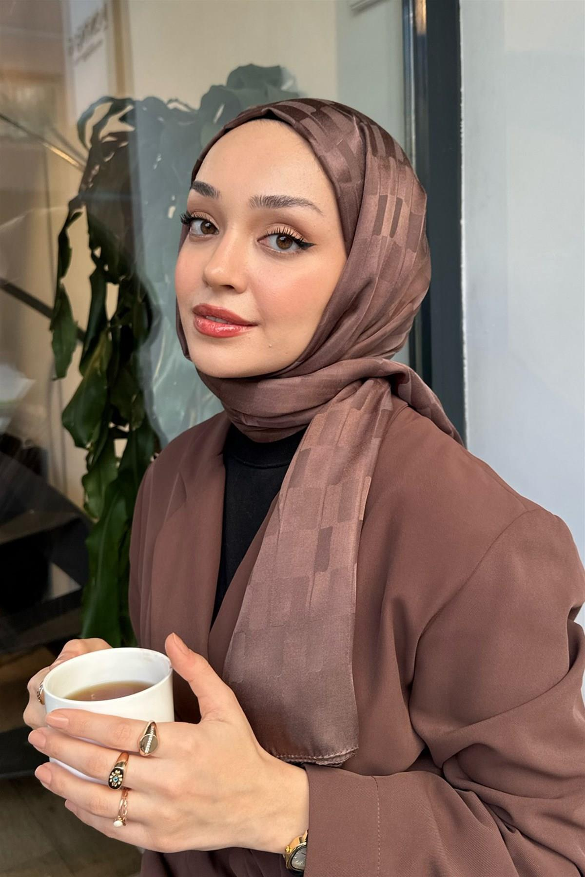 Bilge'nin Tercihi Küpçizgi Jakar İtalyan İpekli Şal Soft Kahve