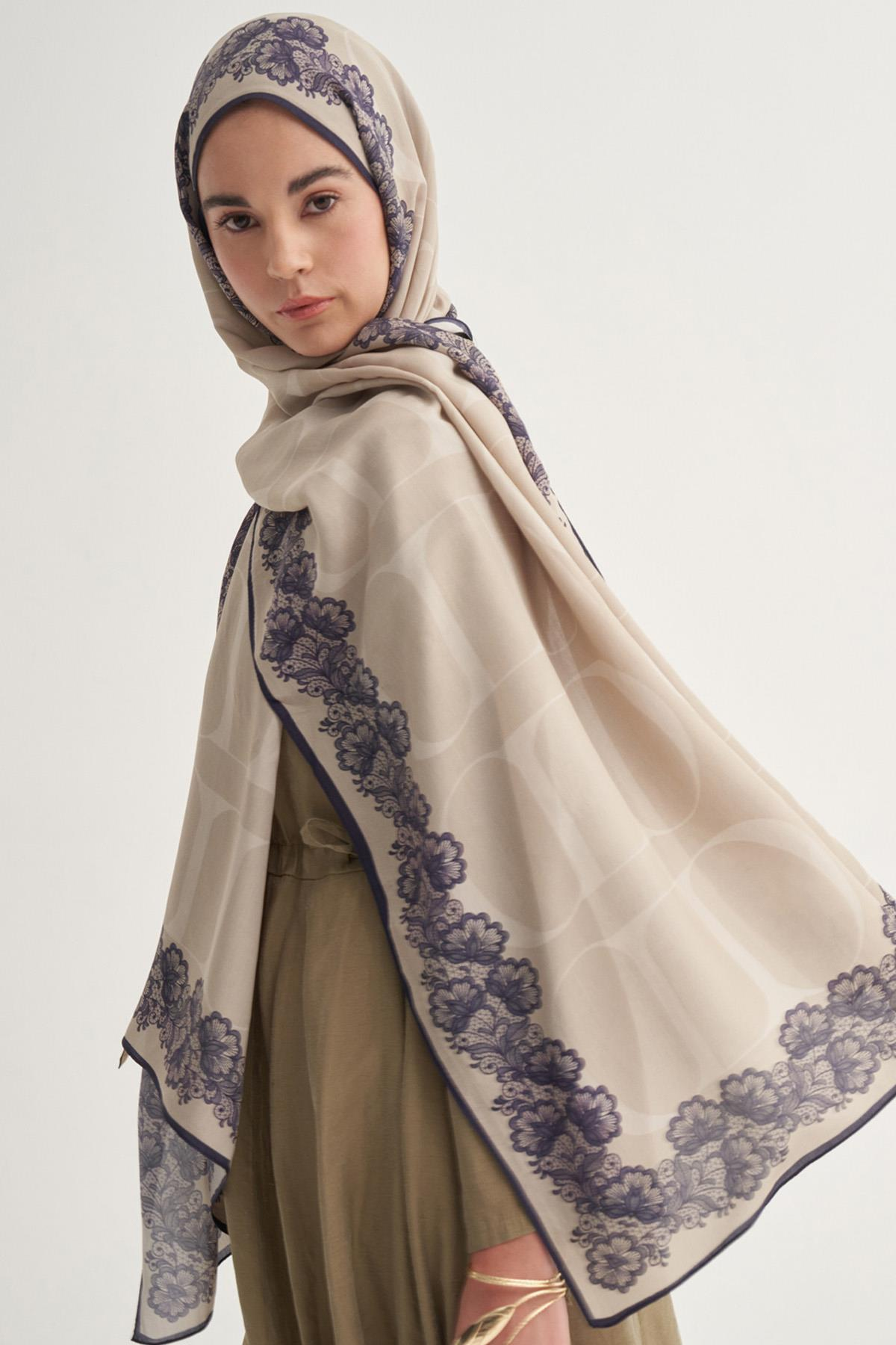 Floral Monogram Floş Şal Latte