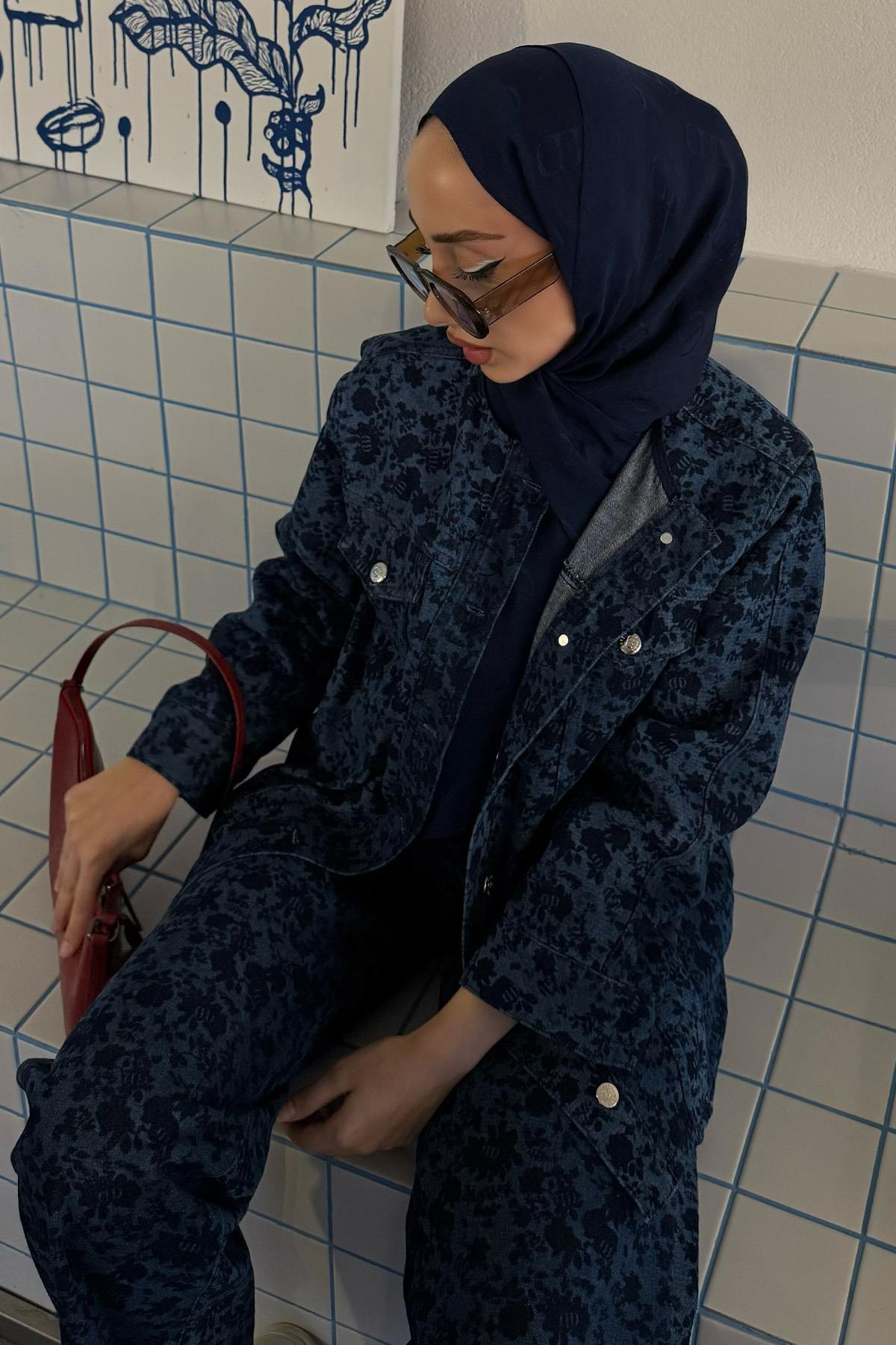 Elifnur Tak'ın Tercihi Floral Monogram Desen Jean Ceket