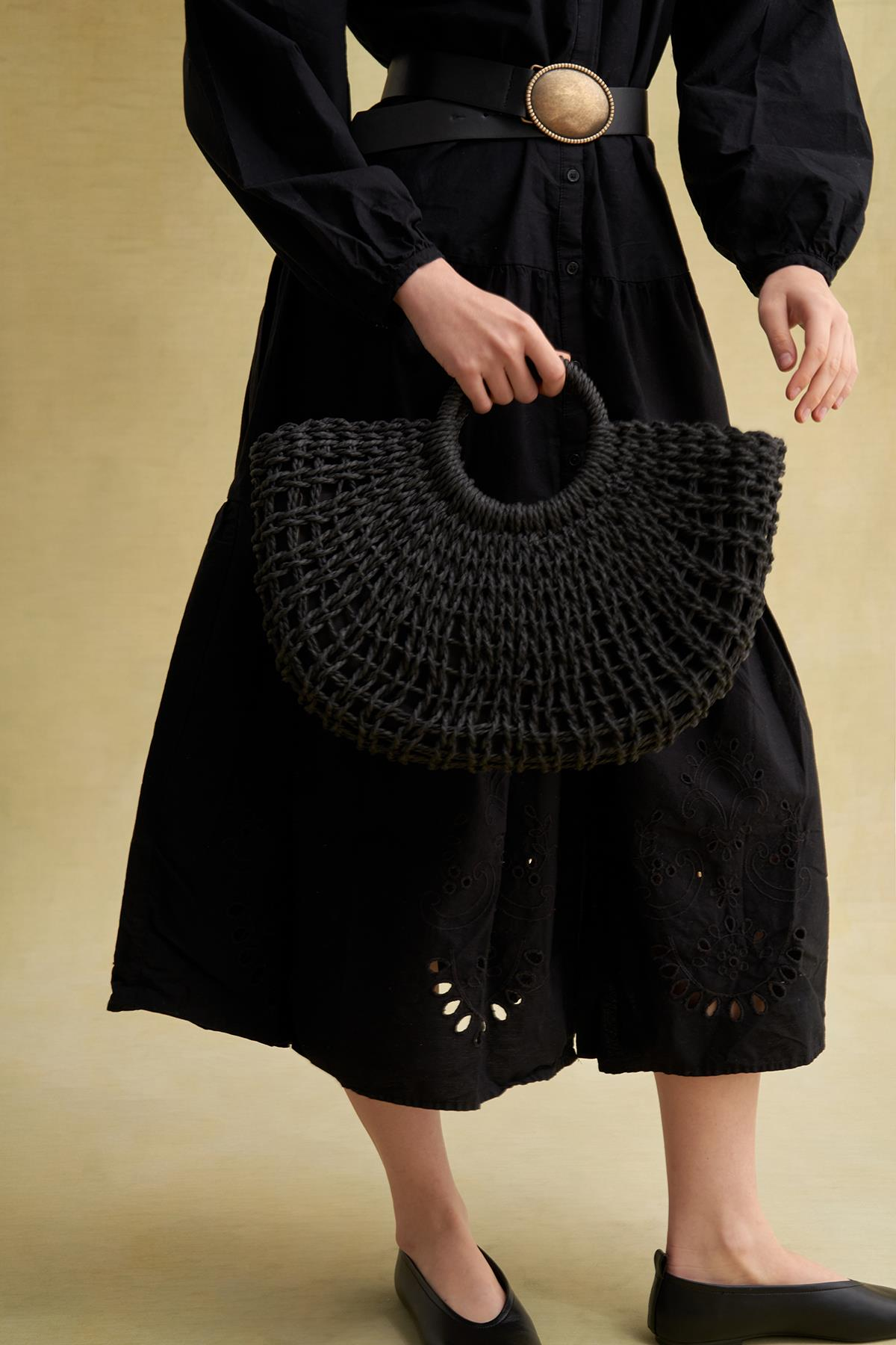 Kulplu Örgü Detay Hasır Çanta Siyah