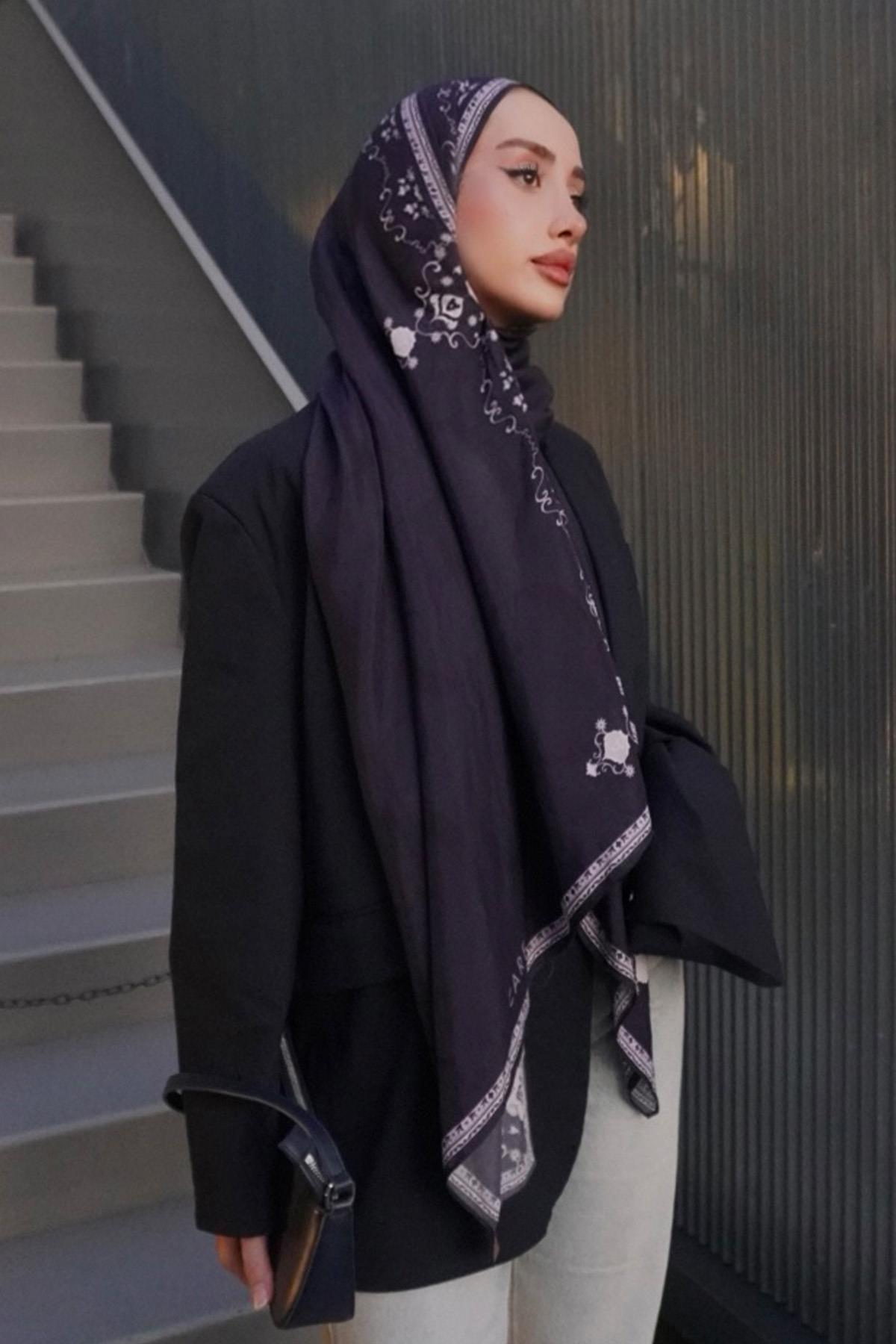 Elifnur Tak'ın Tercihi Luxe Monogram Floş Şal Morcivert