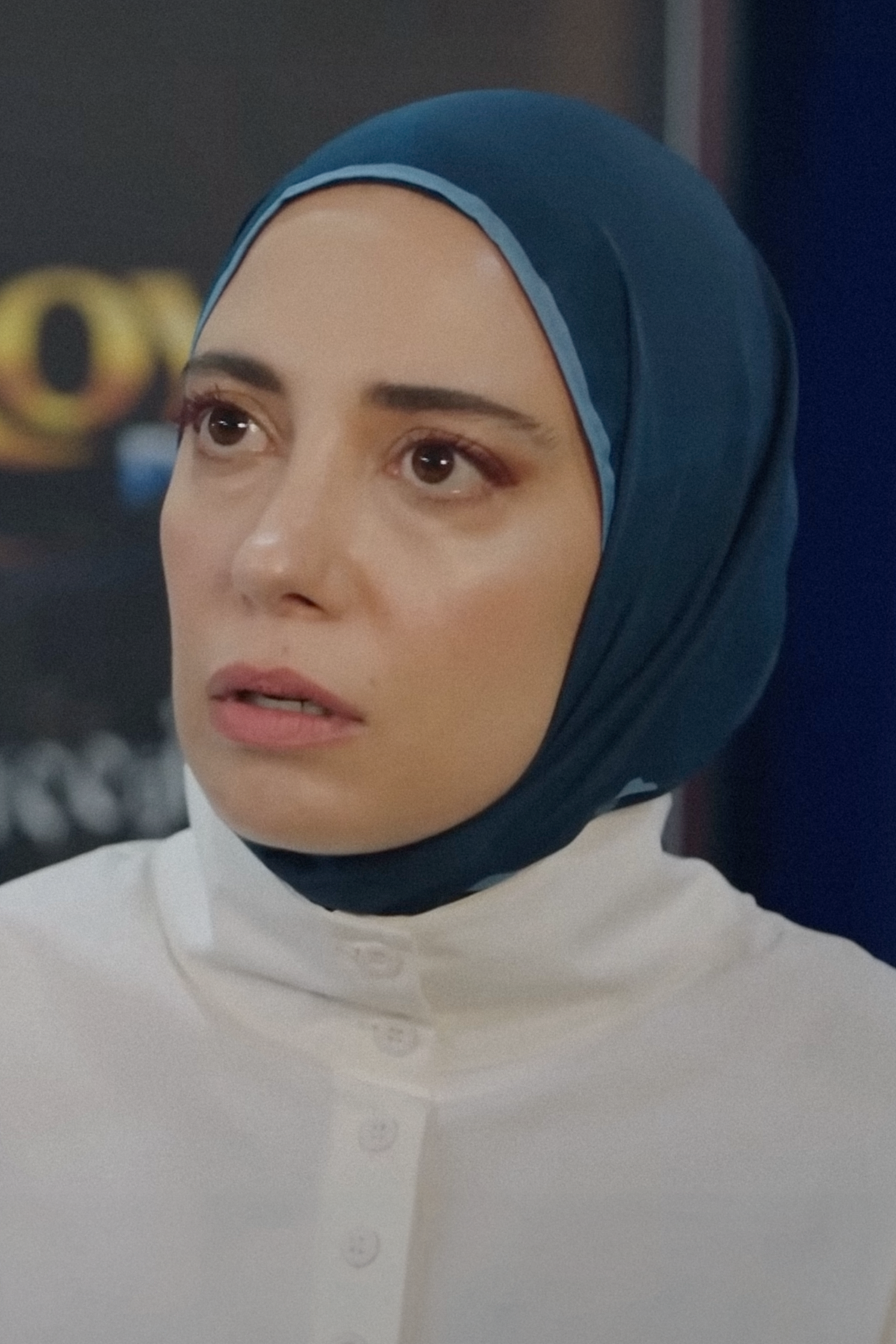 Kızılcık Şerbeti Nursema'nın Tercihi Vera Monogram Floş Şal Koyu Lacivert
